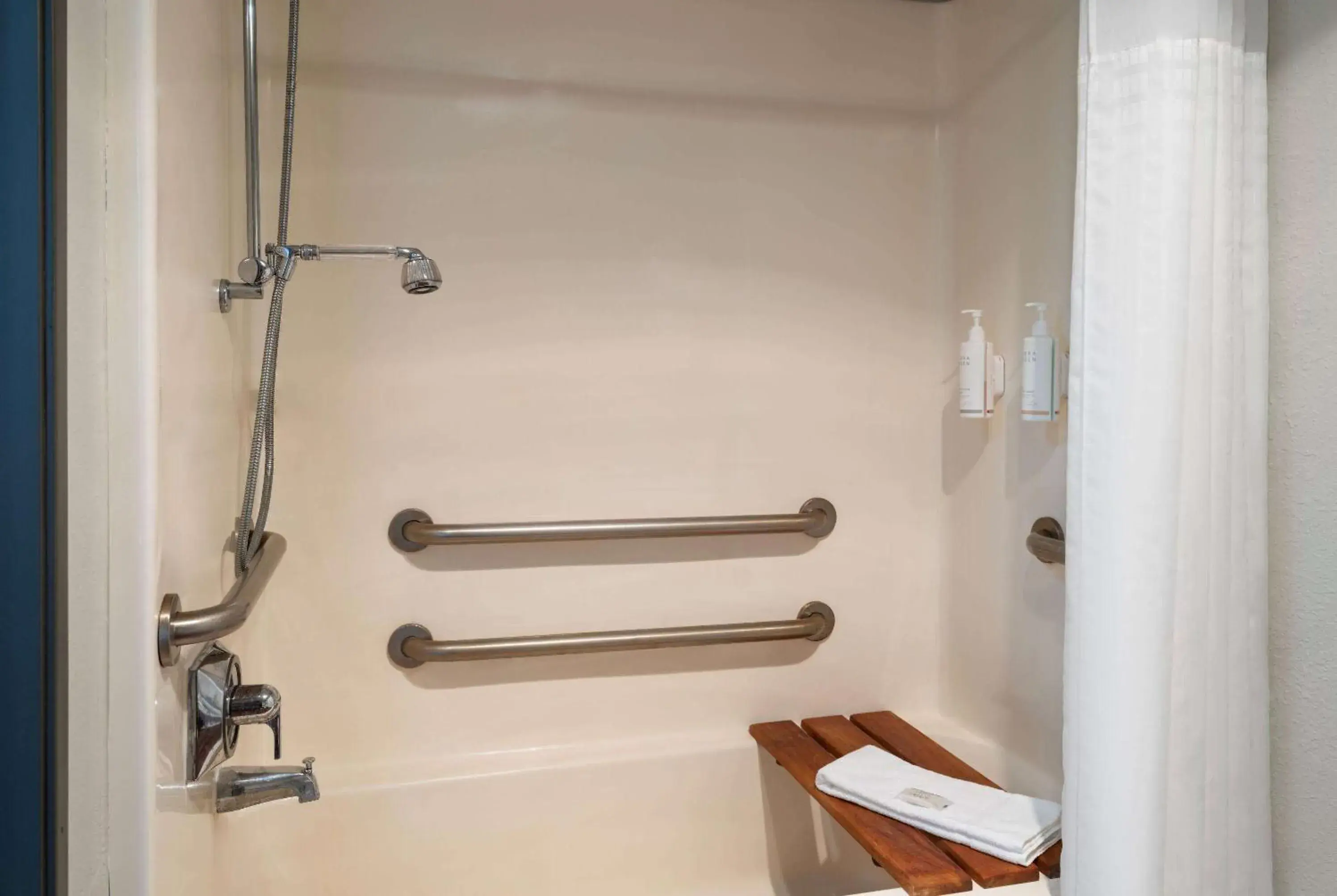 Bathroom in Days Inn by Wyndham Neenah Bathroom in Days Inn by Wyndham Neenah