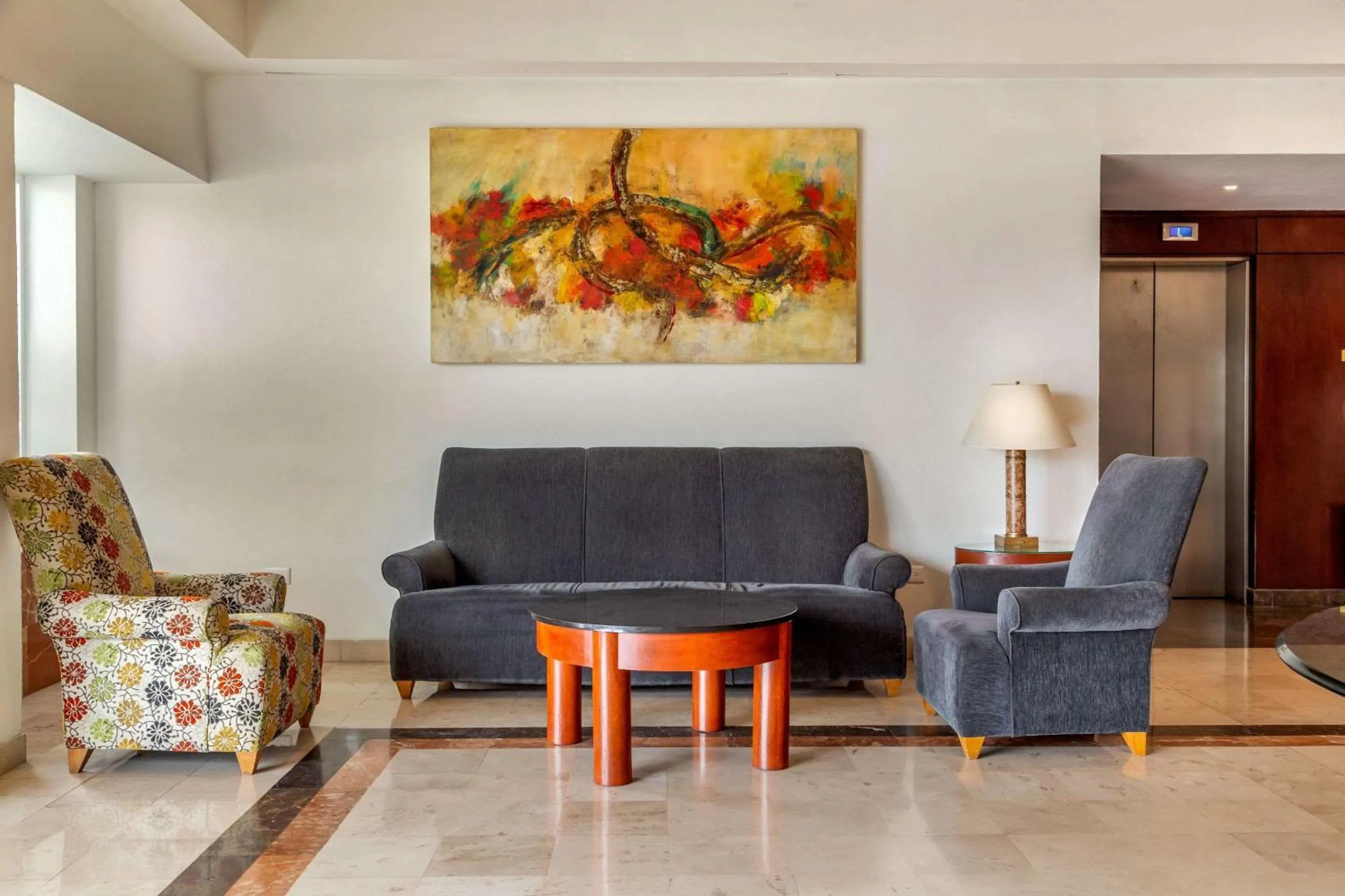 Living room in Quality Inn Monterrey La Fe