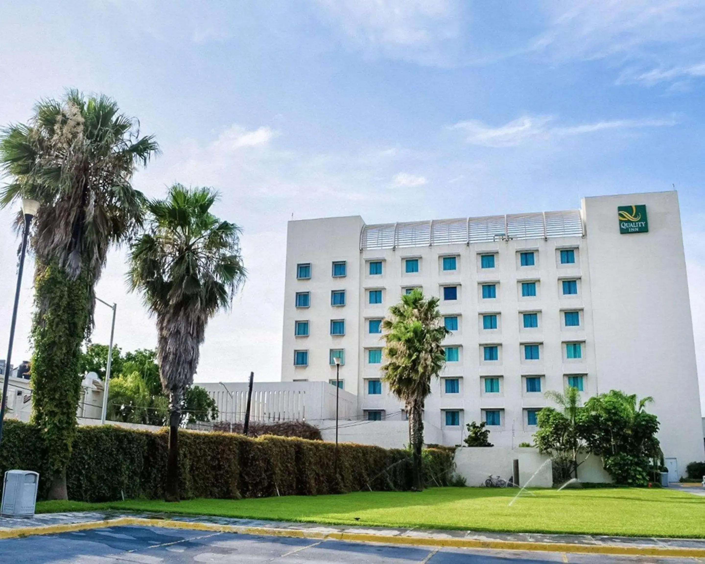 Property building in Quality Inn Monterrey La Fe Property building in Quality Inn Monterrey La Fe