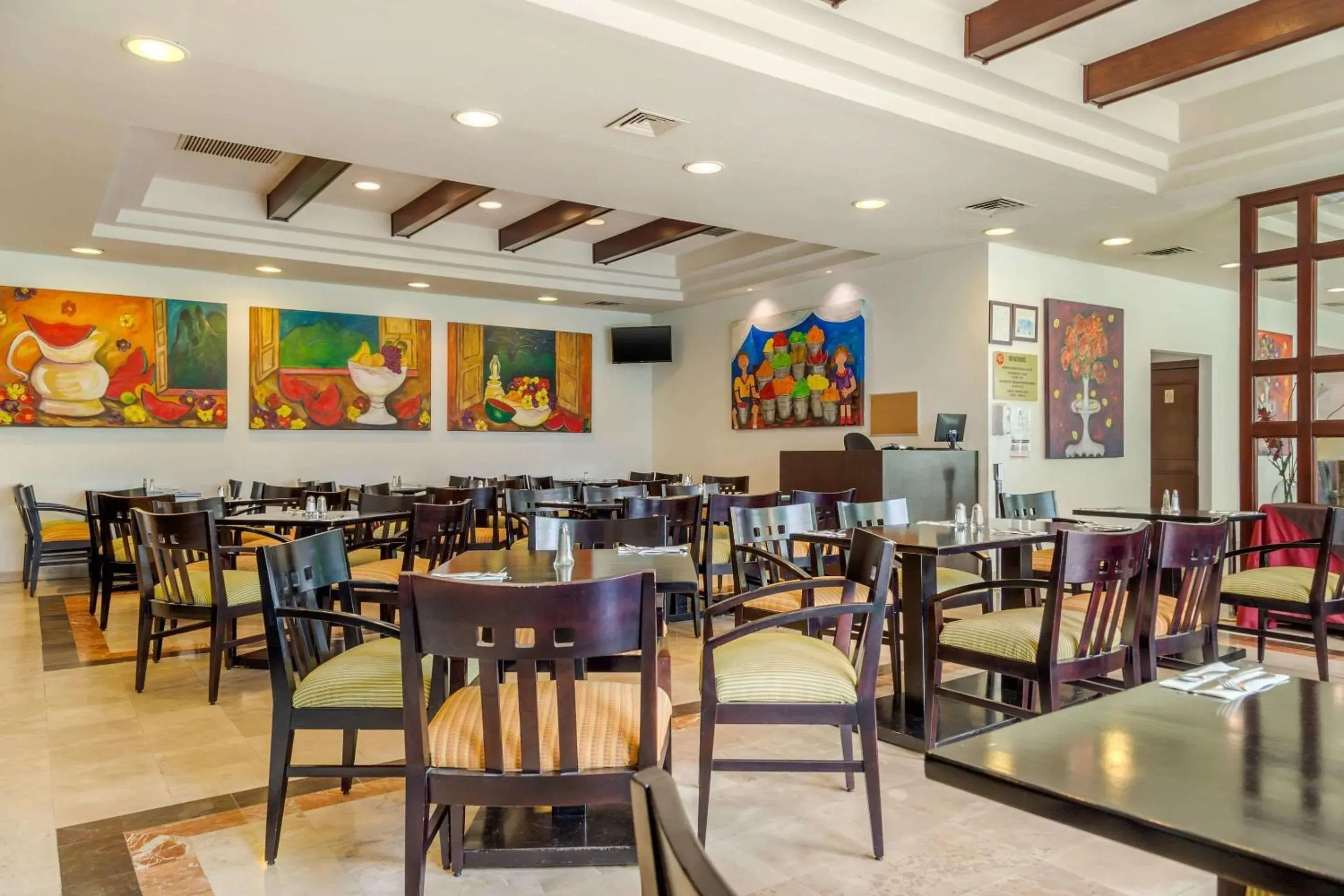 Restaurant/places to eat in Quality Inn Monterrey La Fe Restaurant/places to eat in Quality Inn Monterrey La Fe