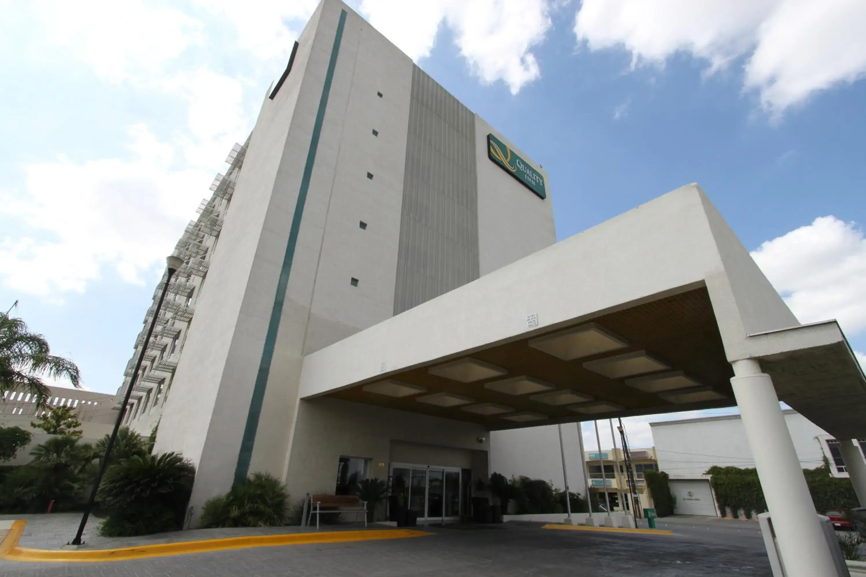 Property building in Quality Inn Monterrey La Fe Property building in Quality Inn Monterrey La Fe