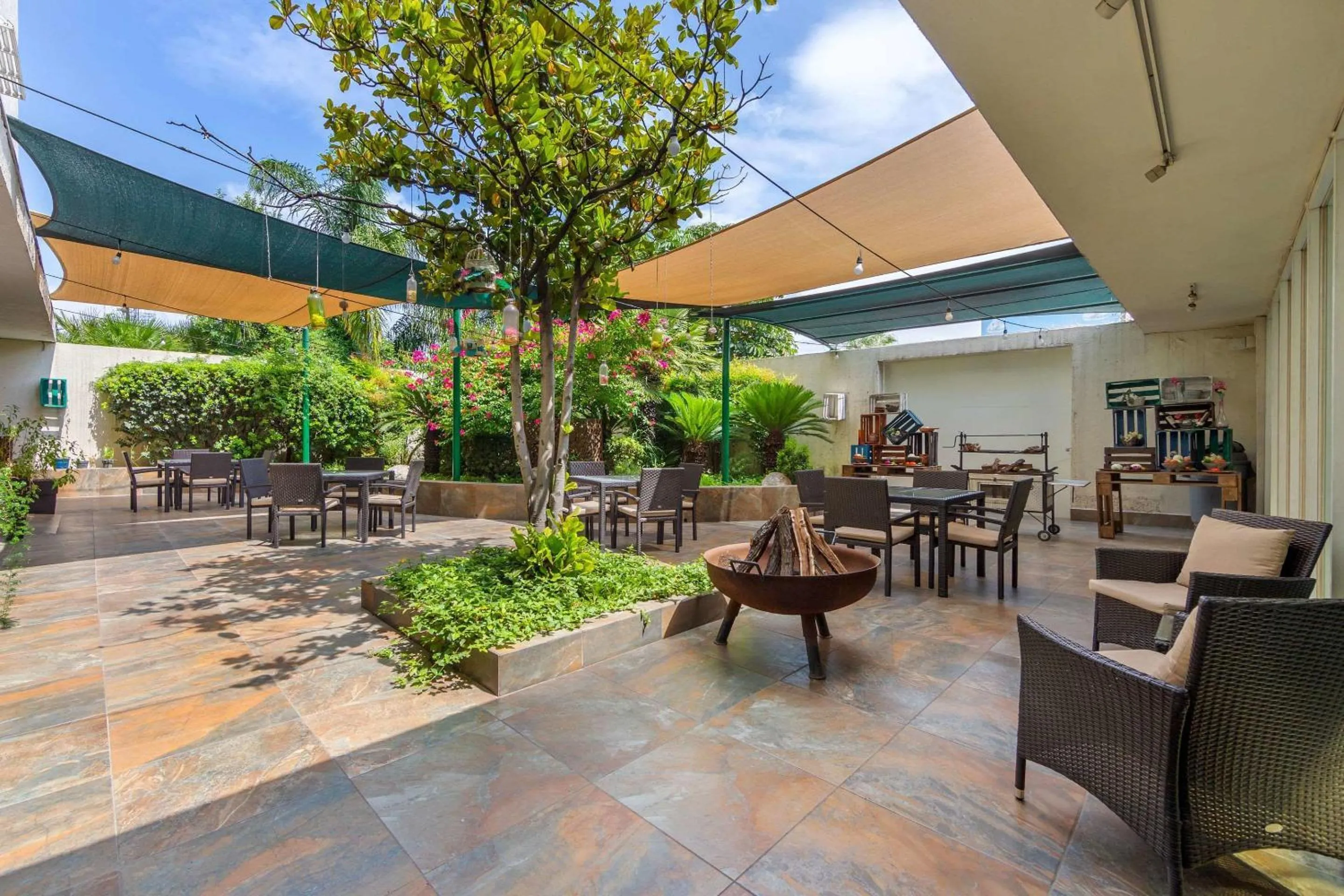 Balcony/Terrace in Quality Inn Monterrey La Fe