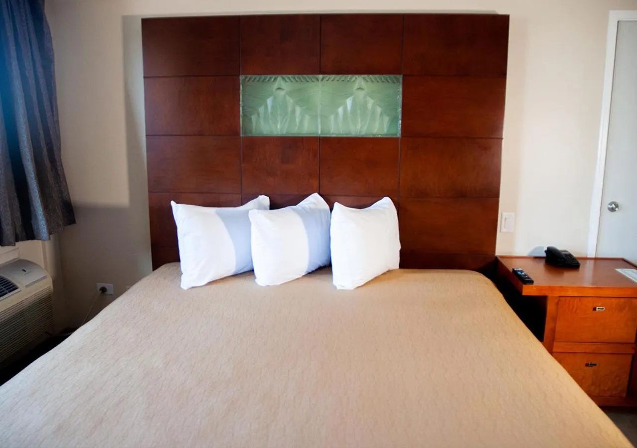 Bedroom, Bed in Del Mar Inn Rosarito