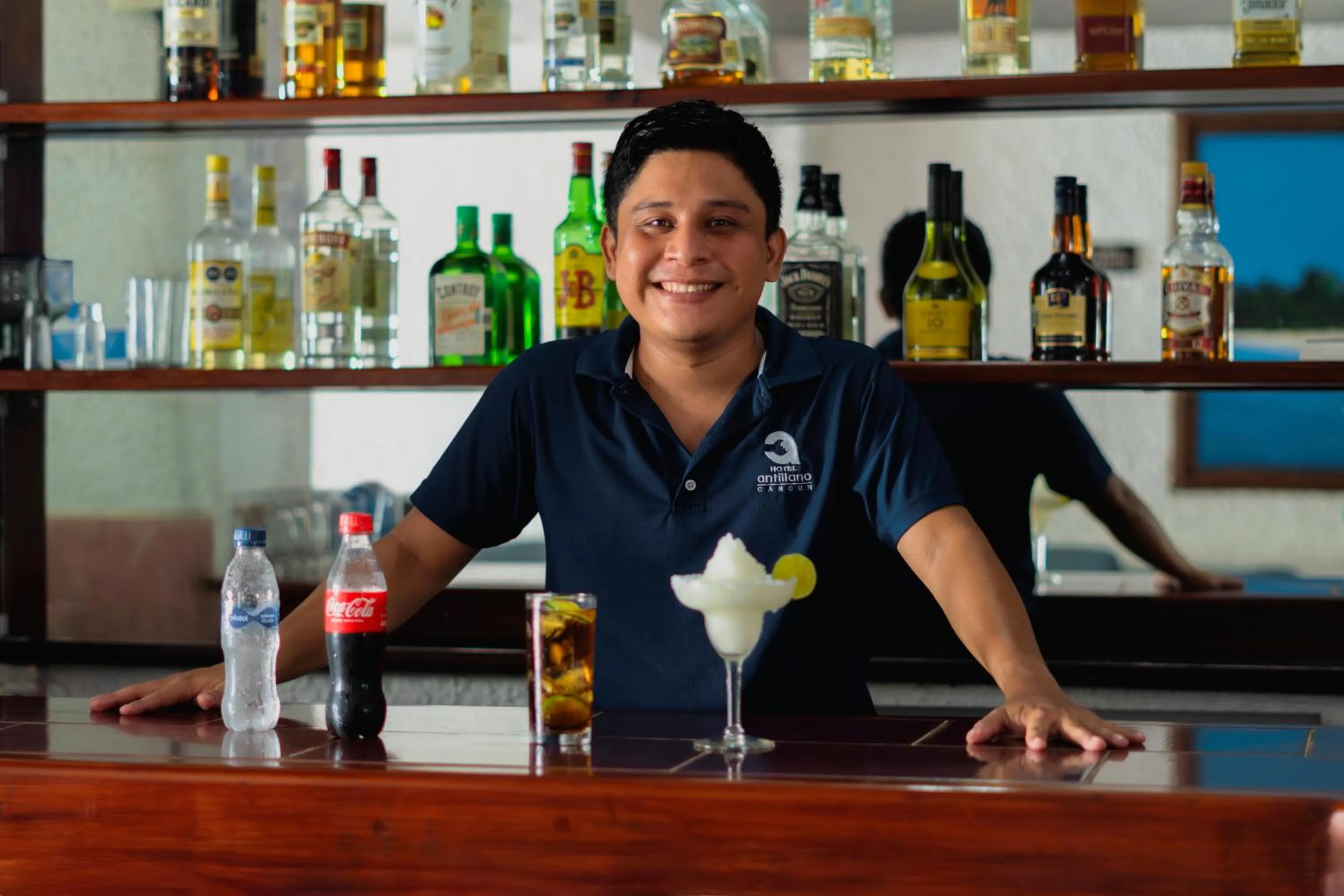 Restaurant/places to eat in Hotel Antillano