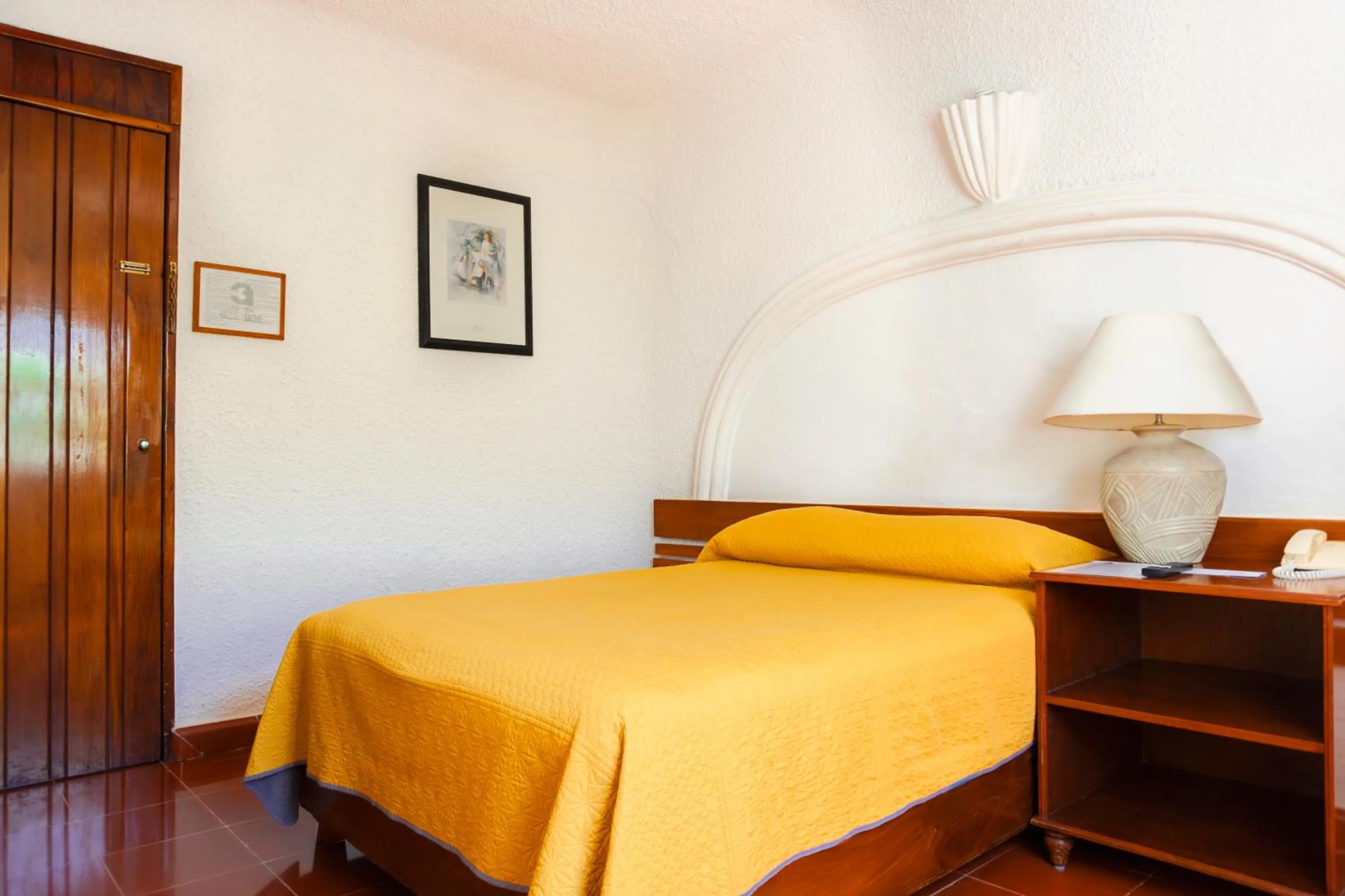 Bed in Hotel Antillano