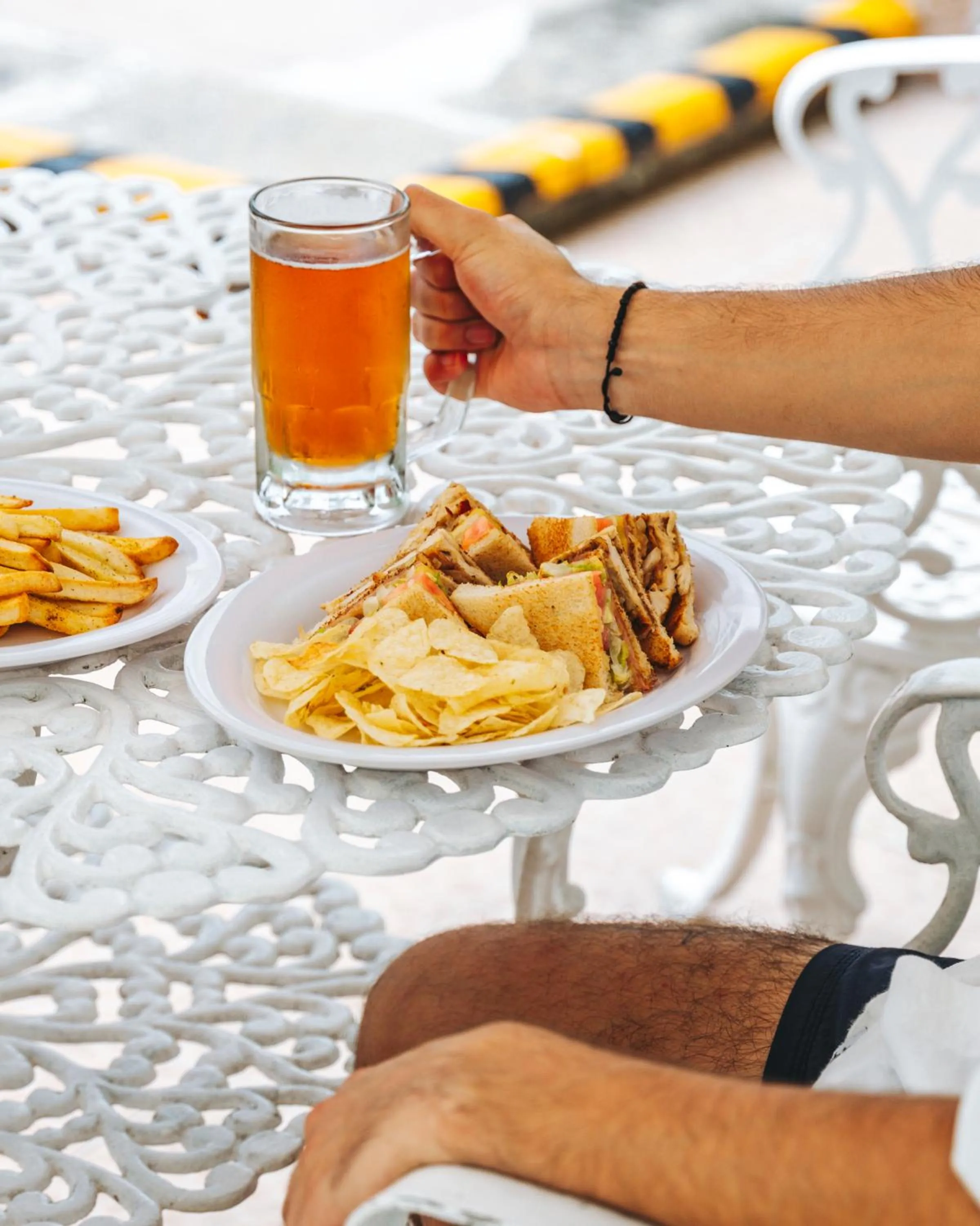 Restaurant/places to eat in Hotel Antillano