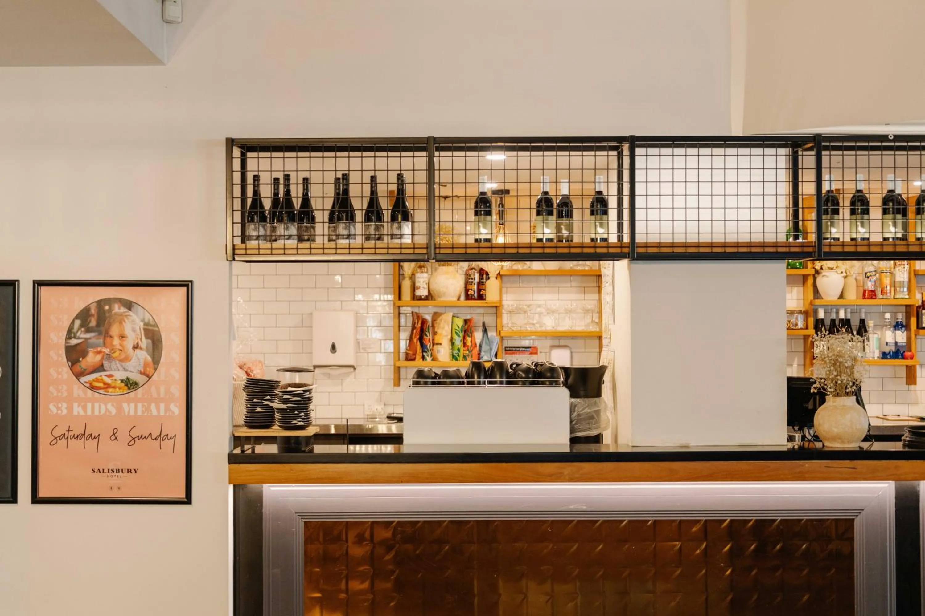 Lounge or bar in Salisbury Hotel Motel