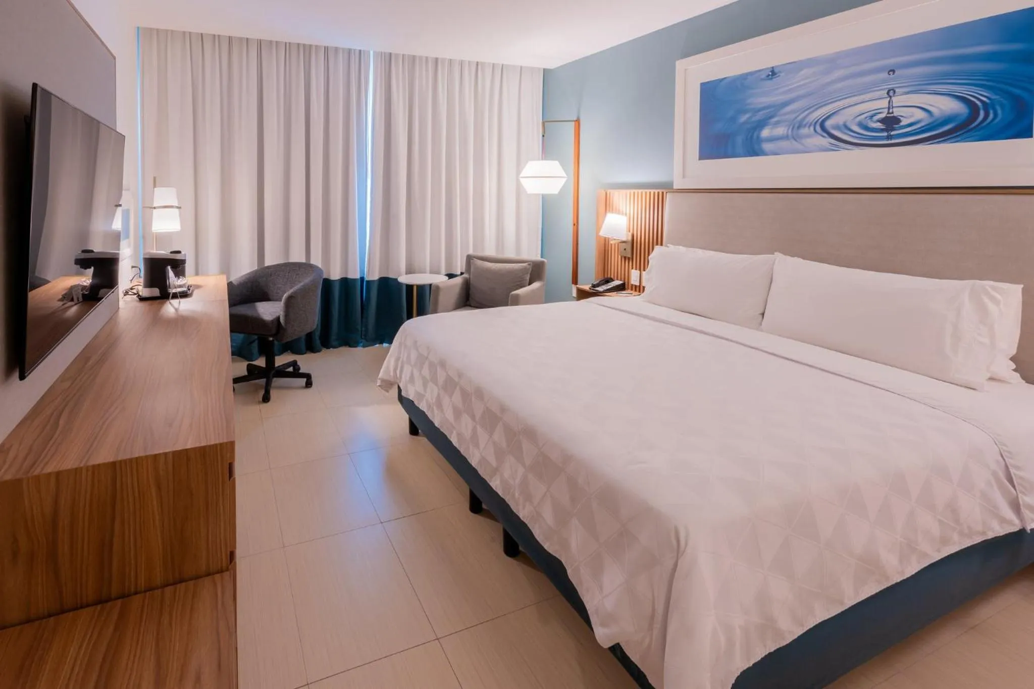 Photo of the whole room, Bed in Holiday Inn Acapulco La Isla by IHG