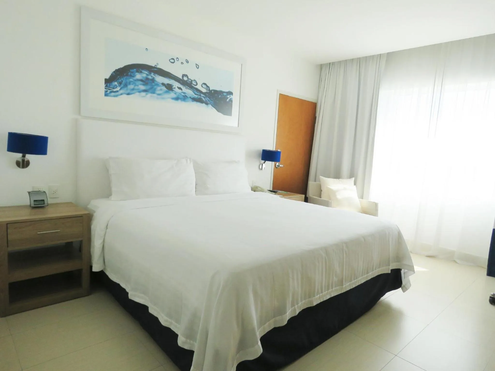 Photo of the whole room, Bed in Holiday Inn Acapulco La Isla by IHG