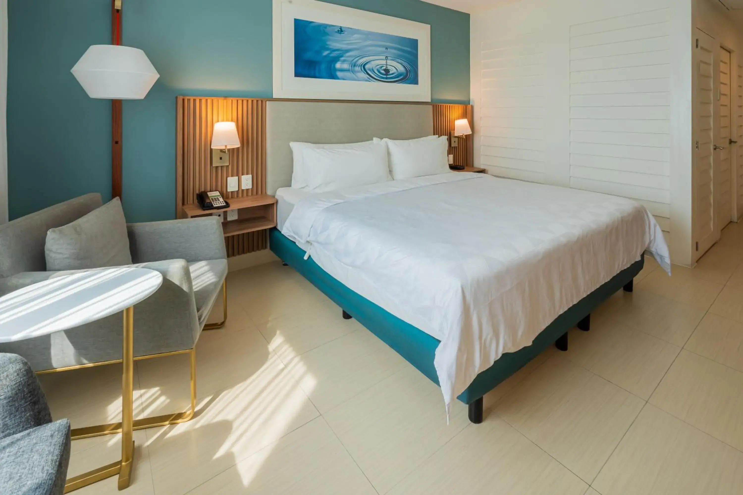 Bedroom, Bed in Holiday Inn Acapulco La Isla by IHG Bedroom, Bed in Holiday Inn Acapulco La Isla by IHG