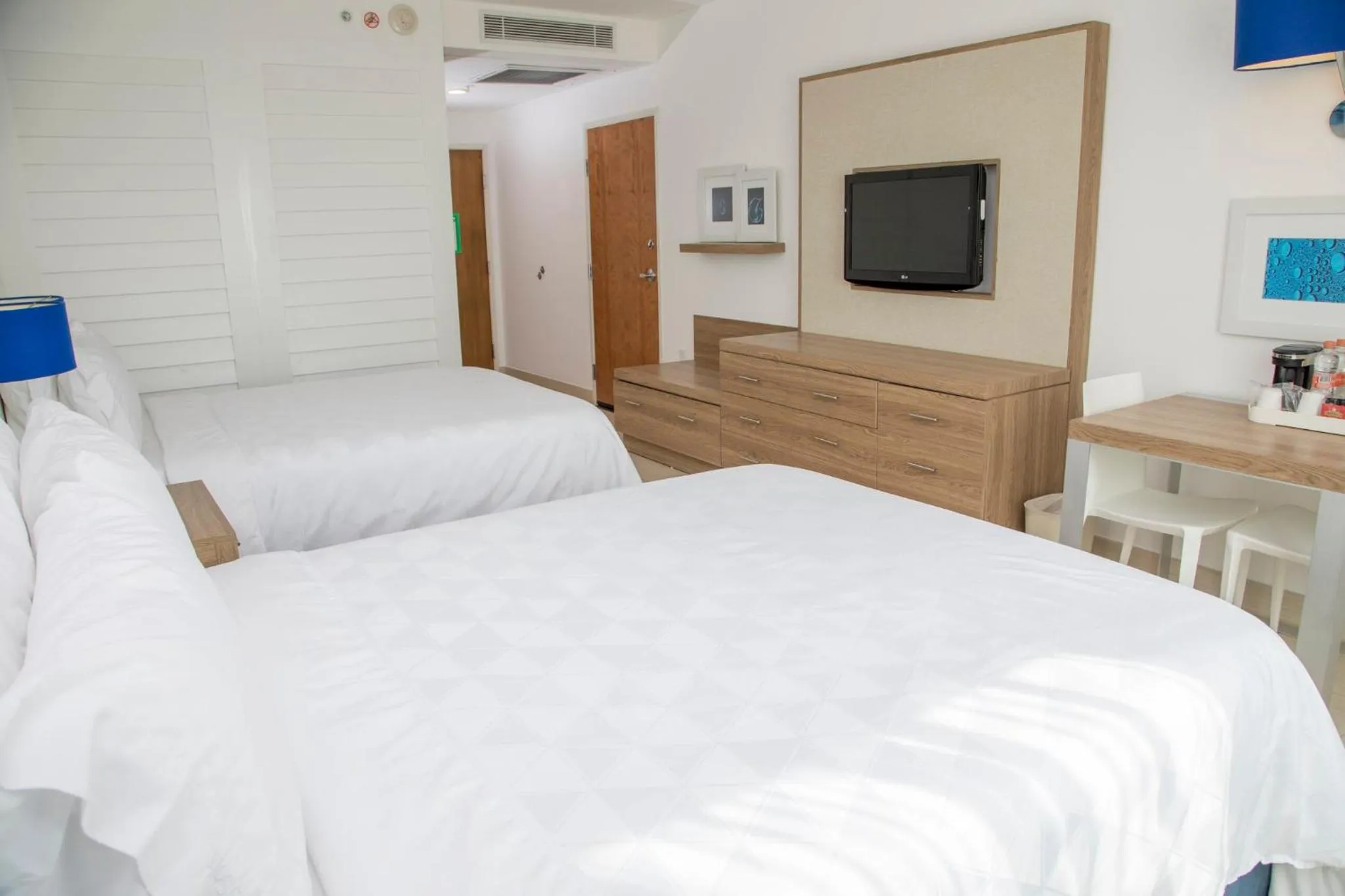 Photo of the whole room, Bed in Holiday Inn Acapulco La Isla by IHG
