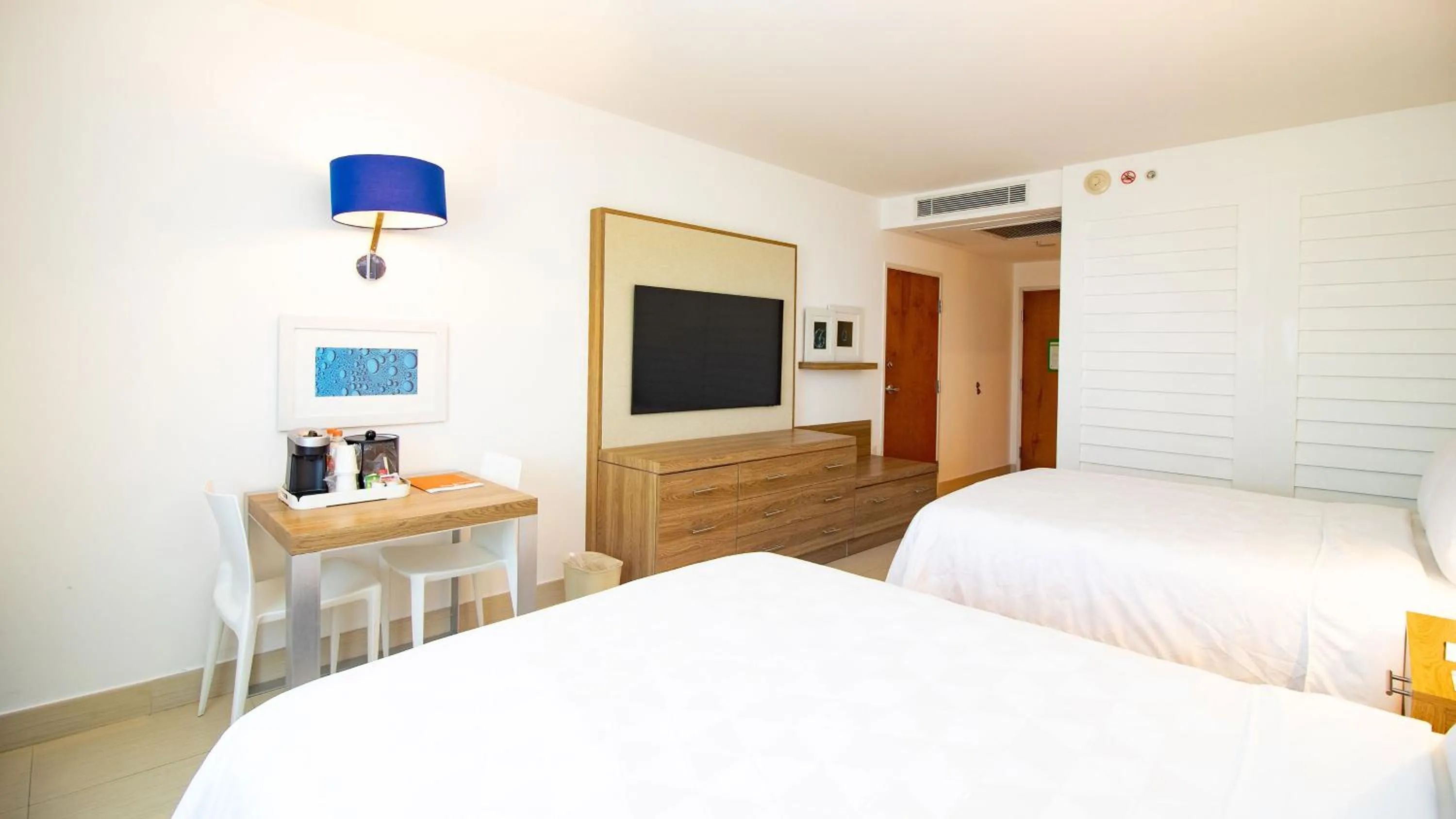 Photo of the whole room, Bed in Holiday Inn Acapulco La Isla by IHG