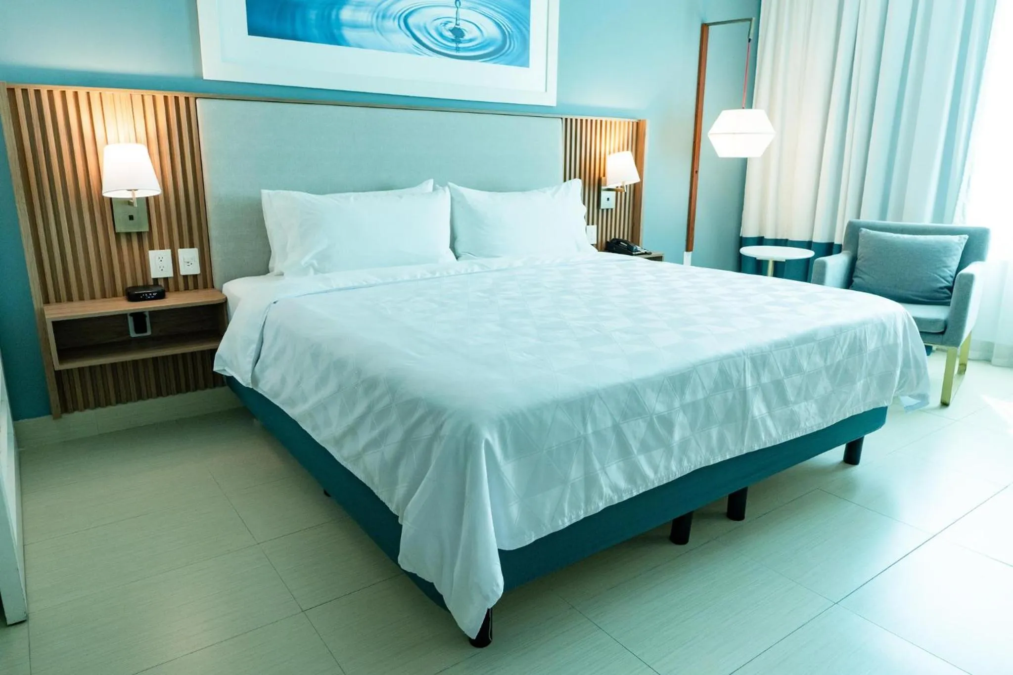 Photo of the whole room, Bed in Holiday Inn Acapulco La Isla by IHG