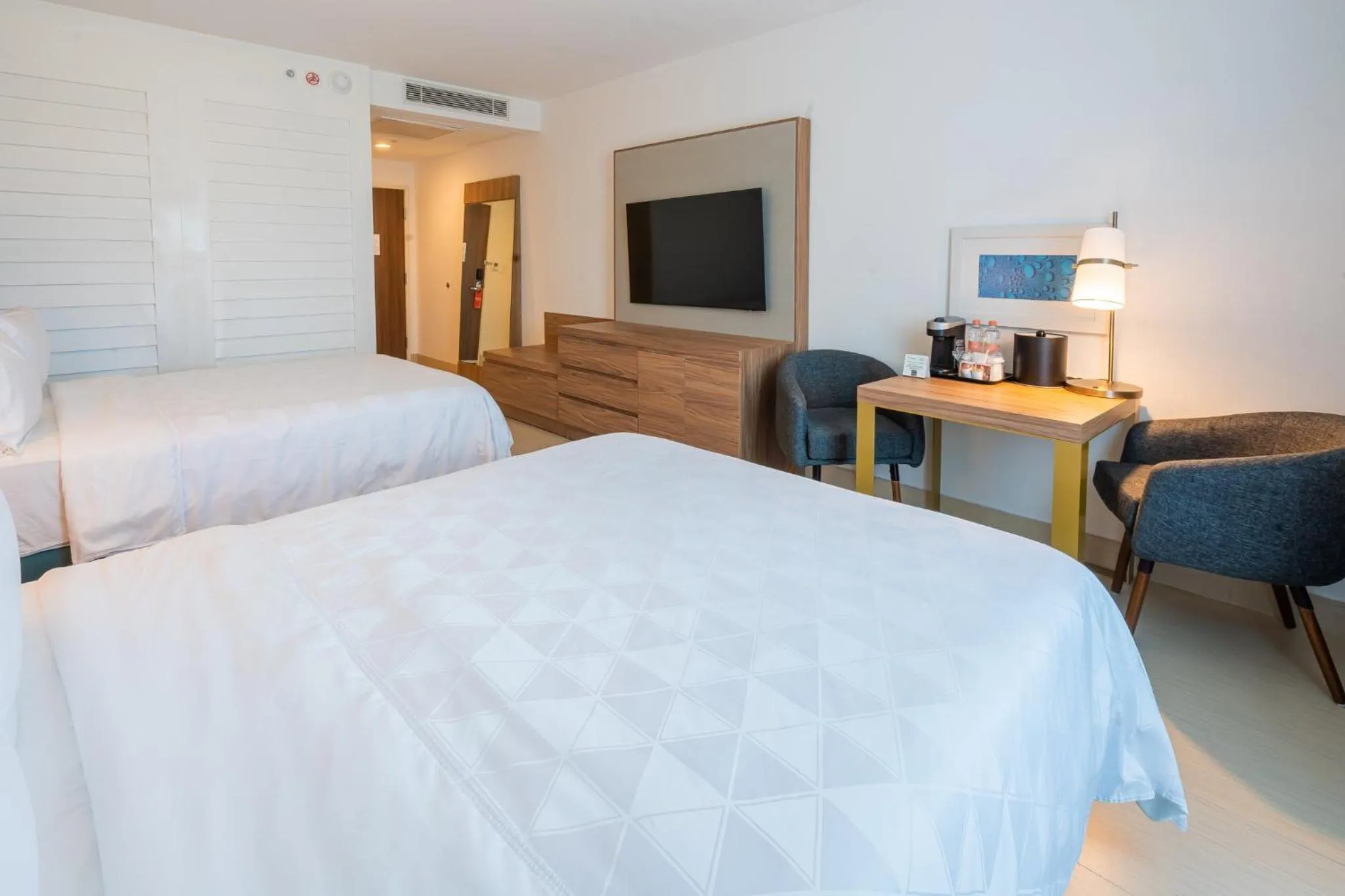 Photo of the whole room, Bed in Holiday Inn Acapulco La Isla by IHG