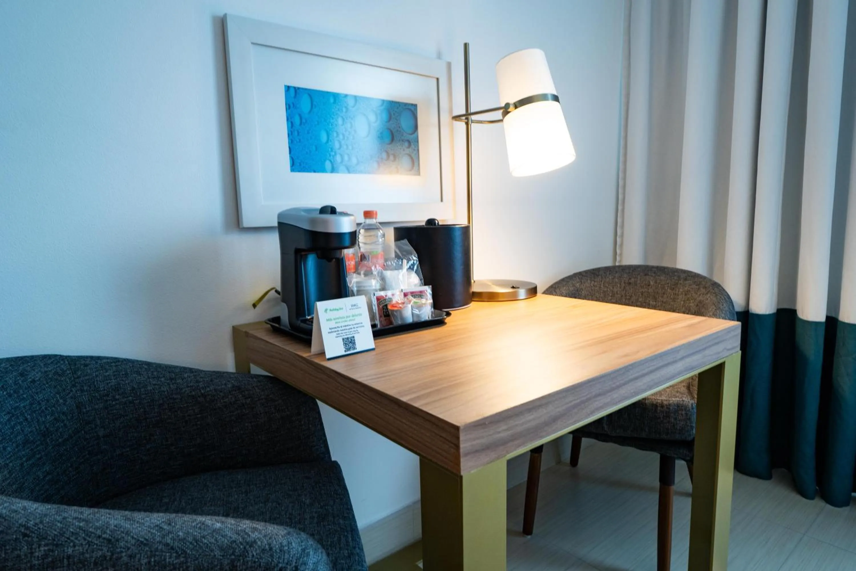 Bedroom in Holiday Inn Acapulco La Isla by IHG