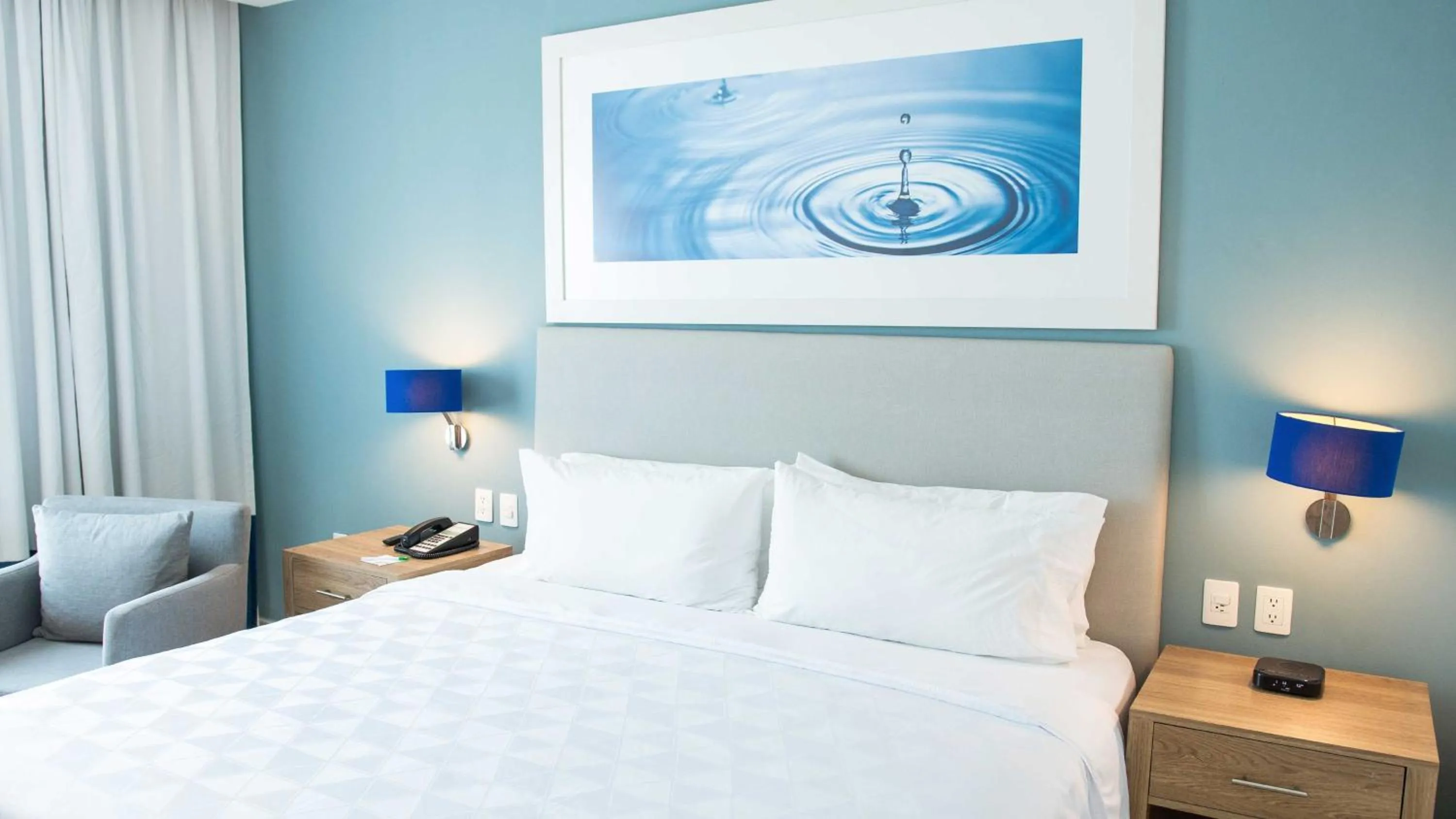 Photo of the whole room, Bed in Holiday Inn Acapulco La Isla by IHG