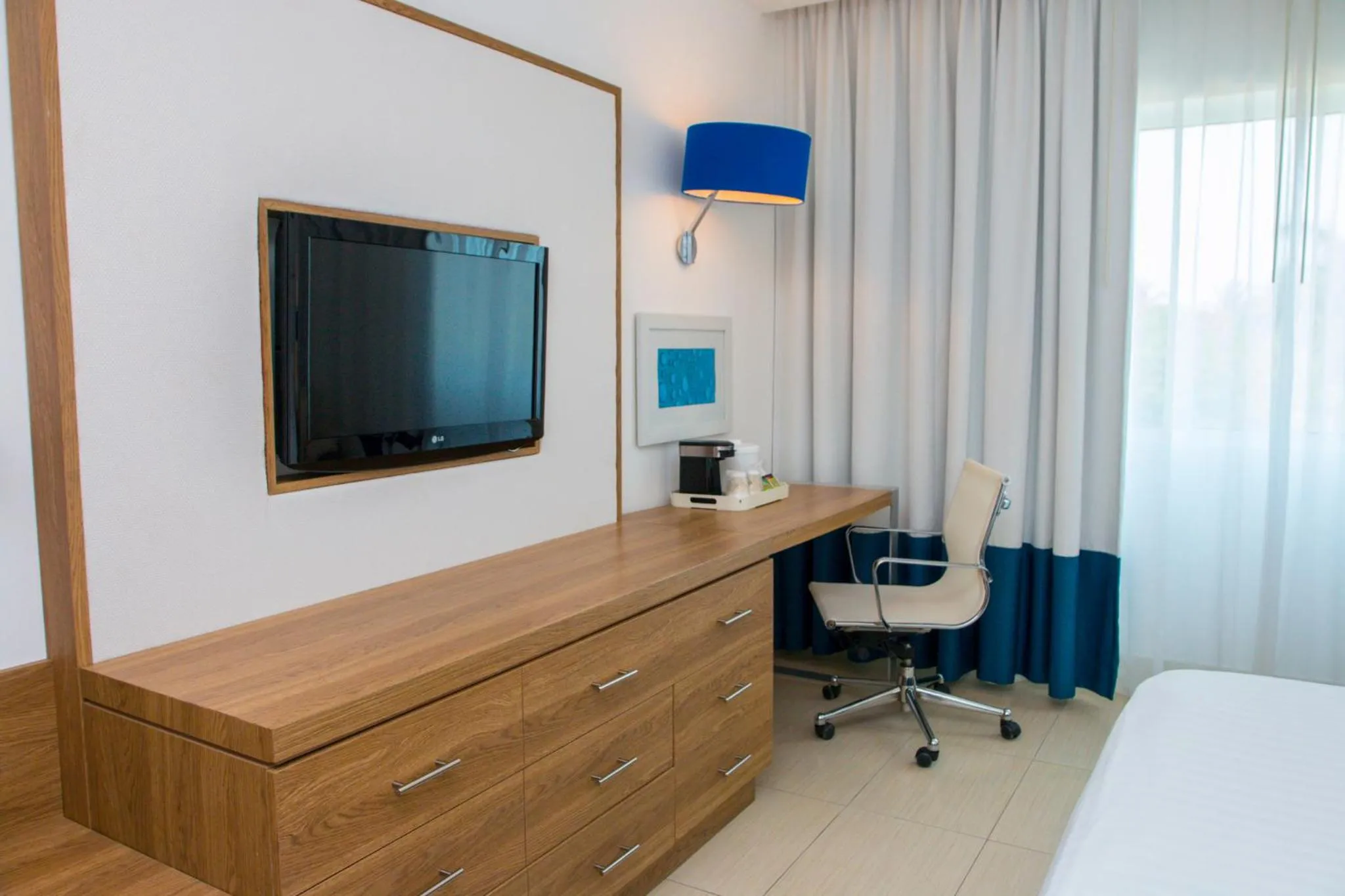 Photo of the whole room, Bed in Holiday Inn Acapulco La Isla by IHG