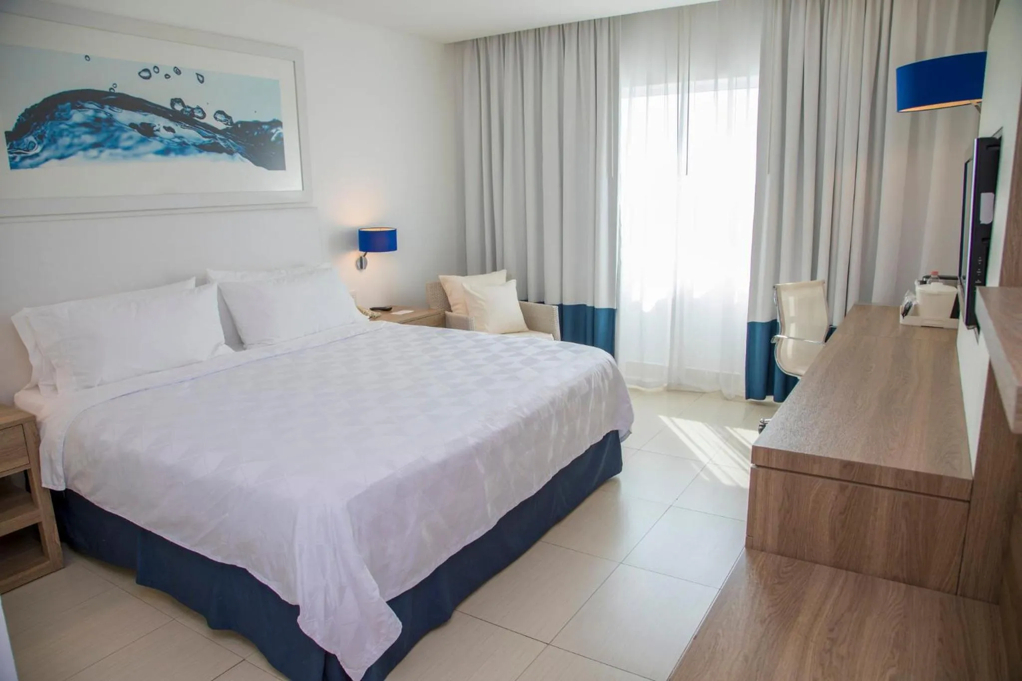 Photo of the whole room, Bed in Holiday Inn Acapulco La Isla by IHG