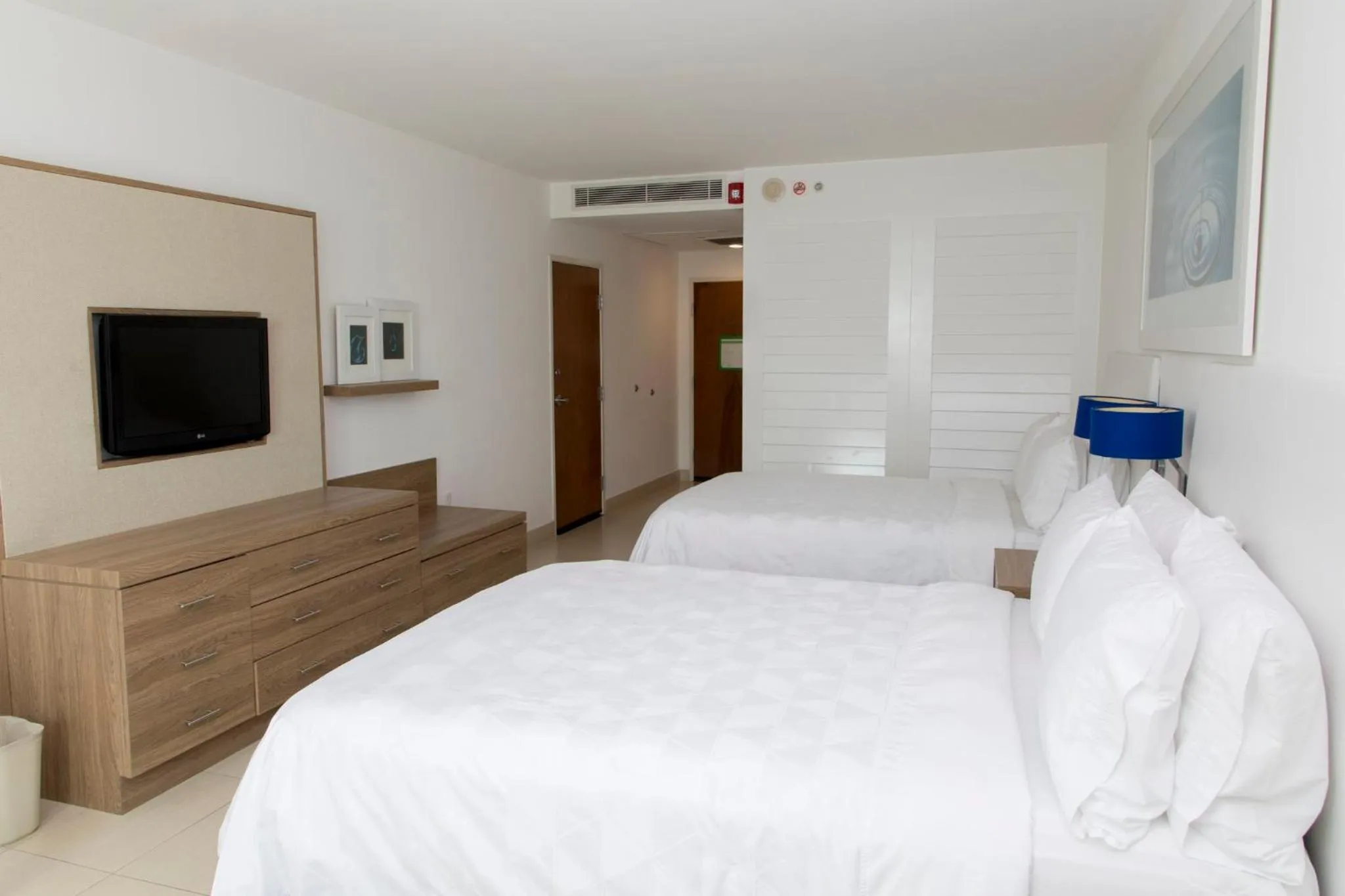 Photo of the whole room, Bed in Holiday Inn Acapulco La Isla by IHG