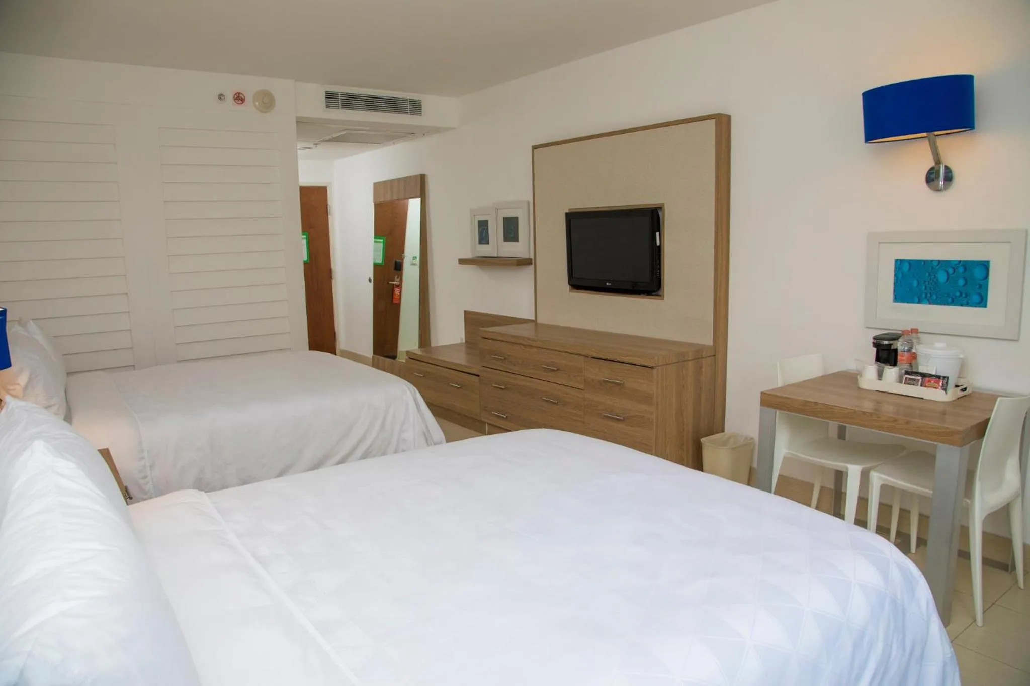 Photo of the whole room, Bed in Holiday Inn Acapulco La Isla by IHG