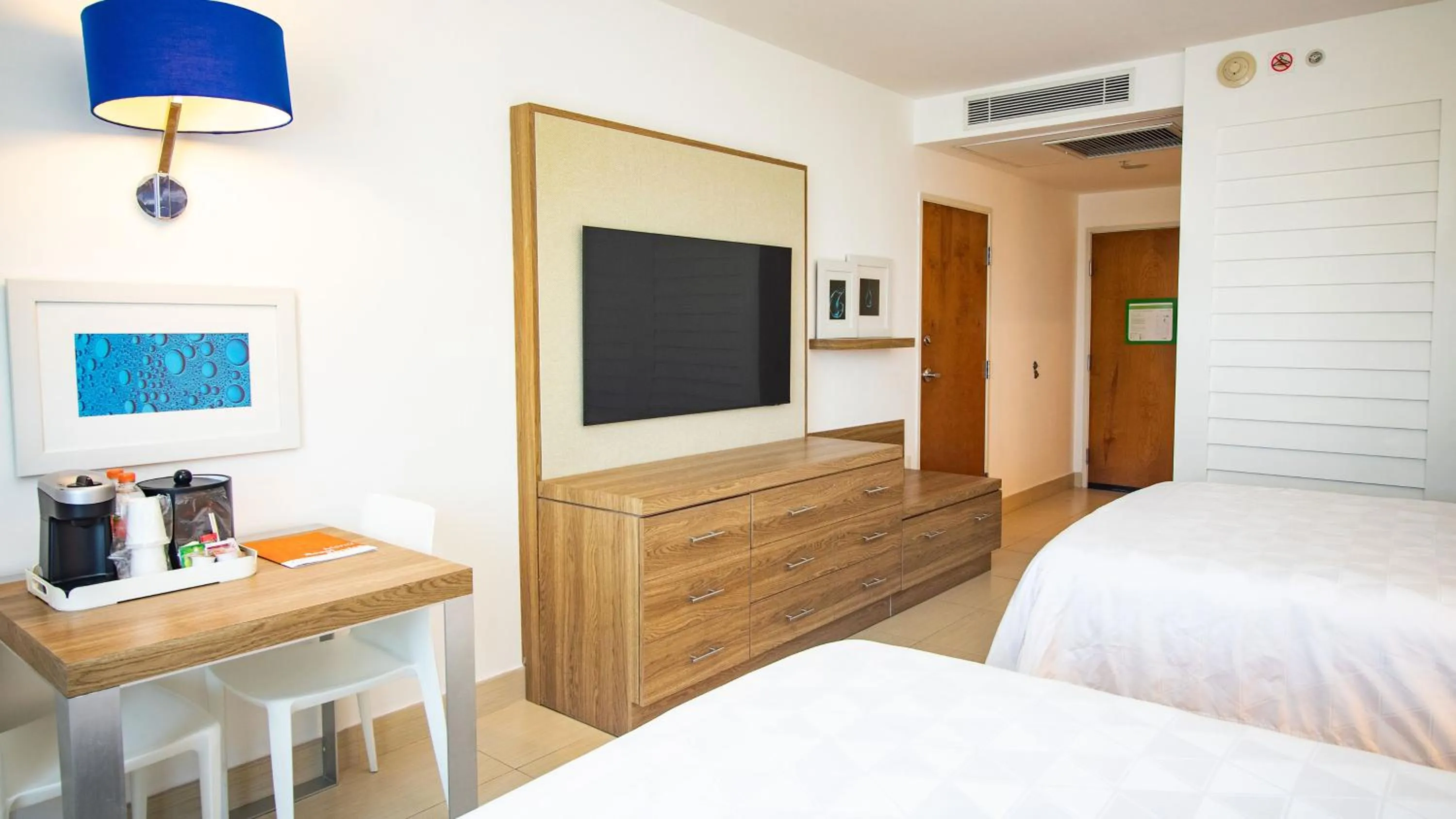 Photo of the whole room, Bed in Holiday Inn Acapulco La Isla by IHG