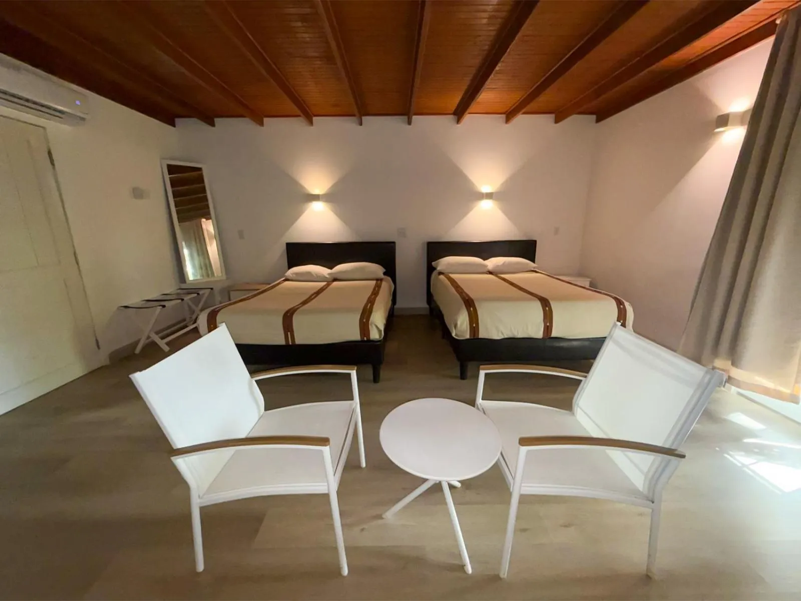 Photo of the whole room in Hotel Henry Morgan All Inclusive