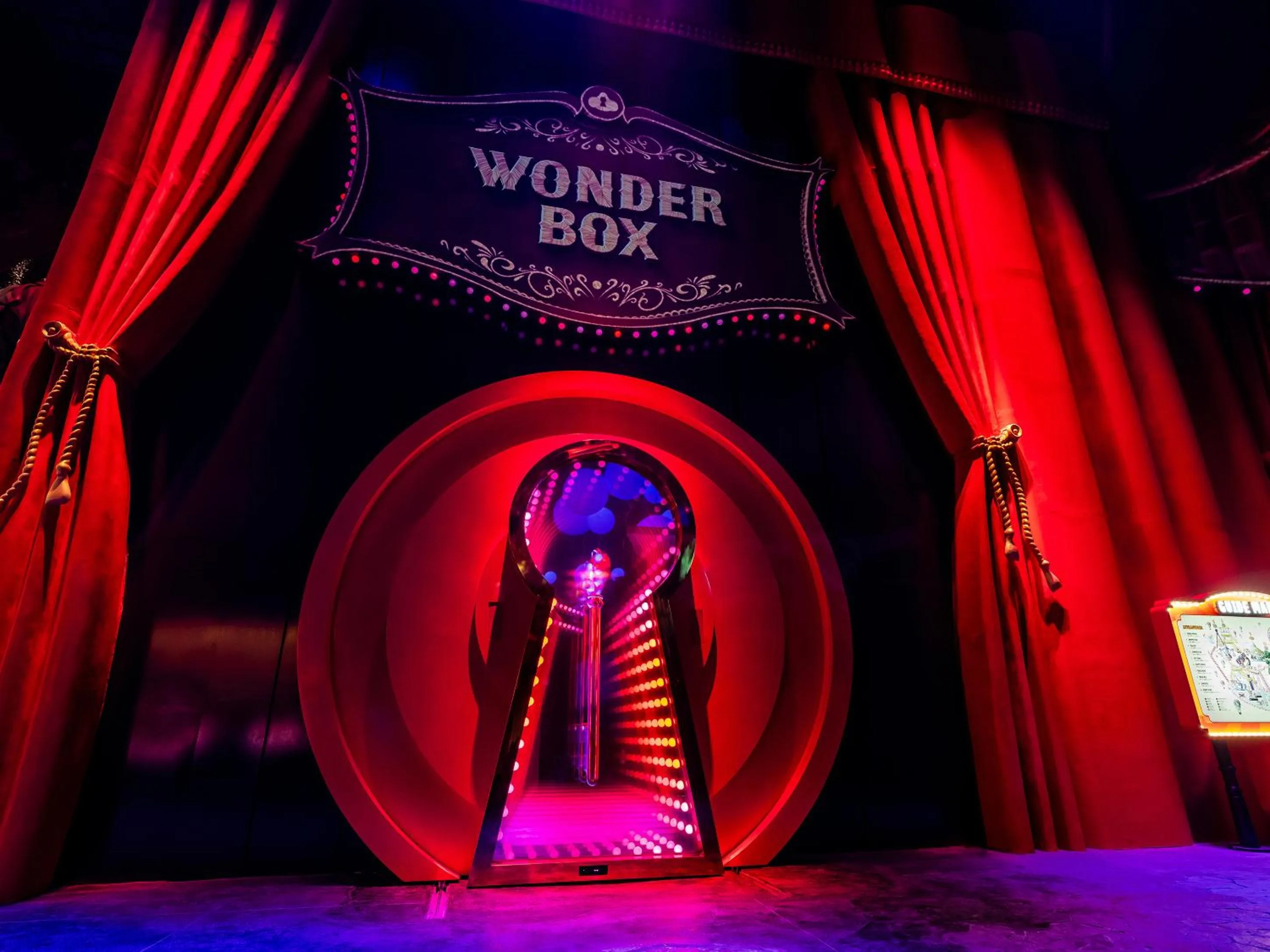 Entertainment in Art Paradiso, Paradise City