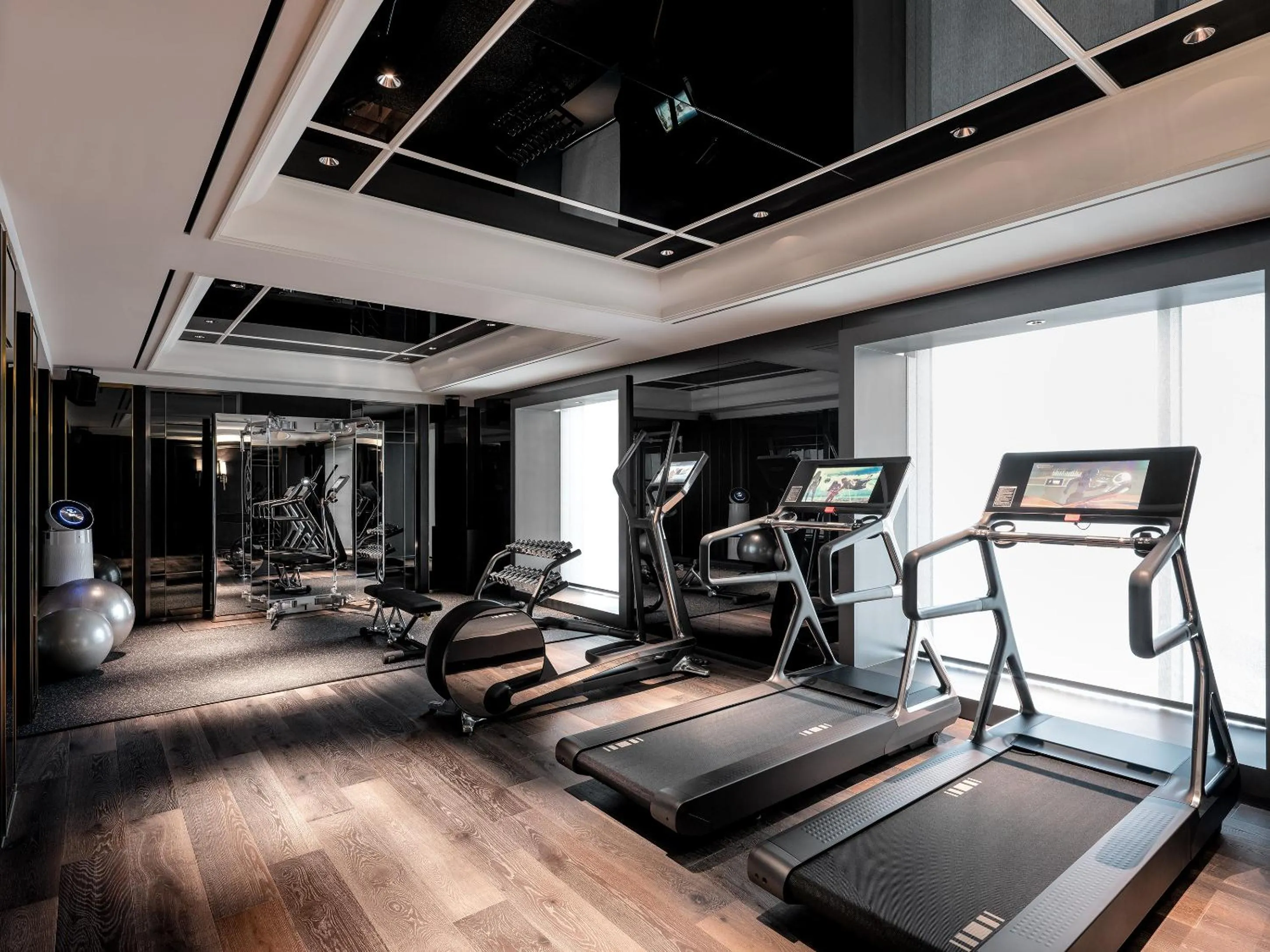 Fitness centre/facilities in Art Paradiso, Paradise City