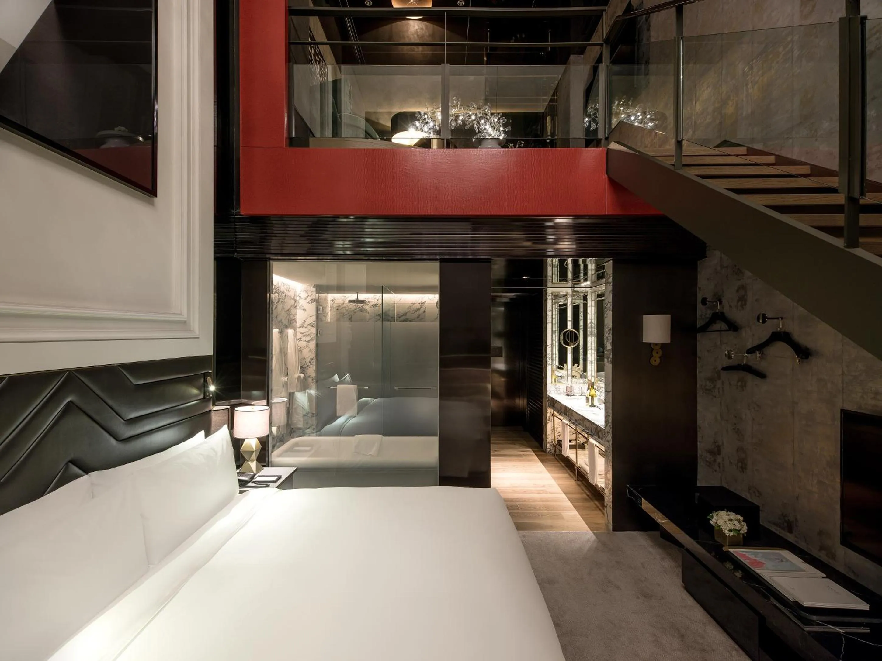 Photo of the whole room, Bed in Art Paradiso, Paradise City