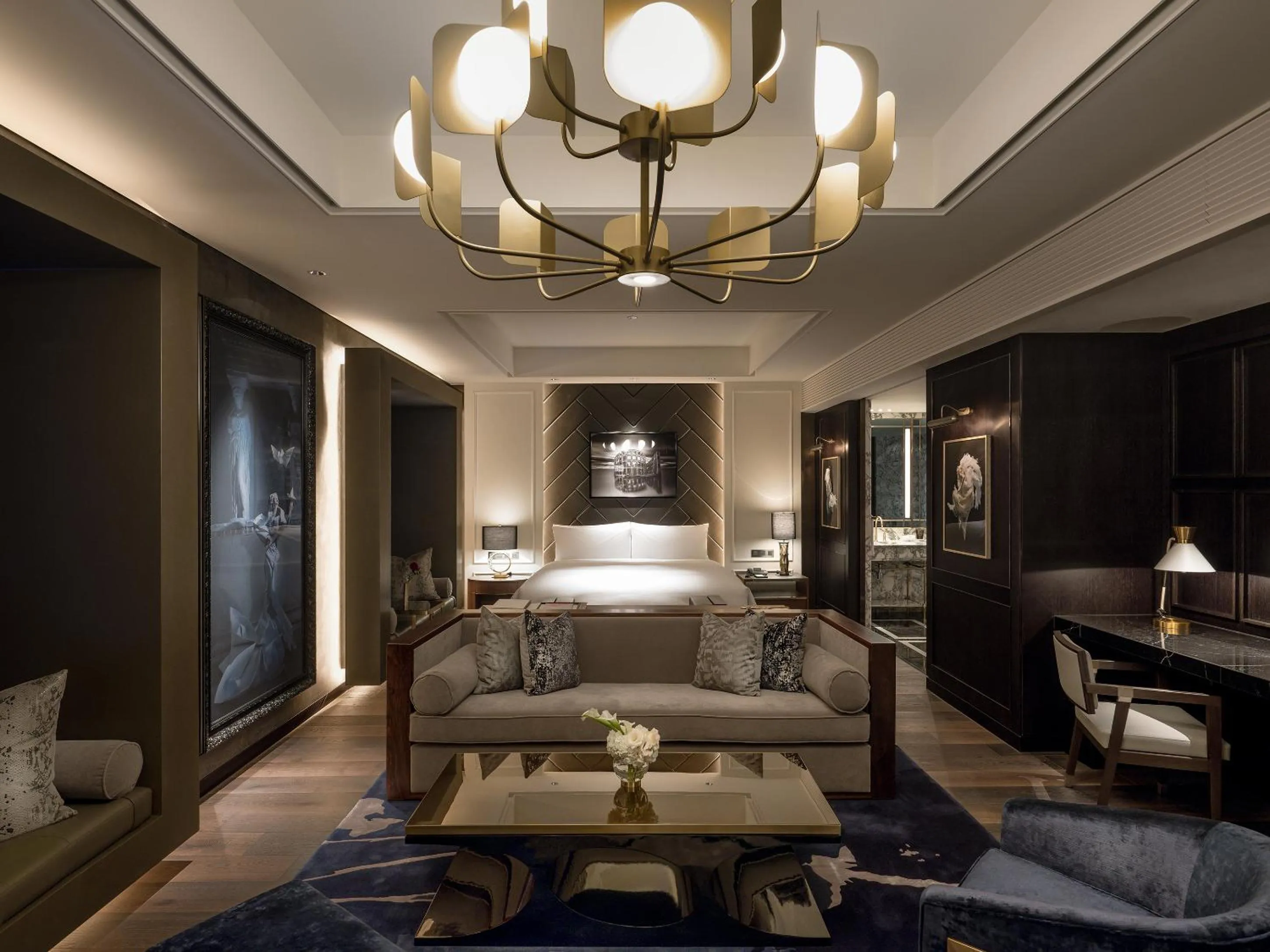 Photo of the whole room, Bed in Art Paradiso, Paradise City