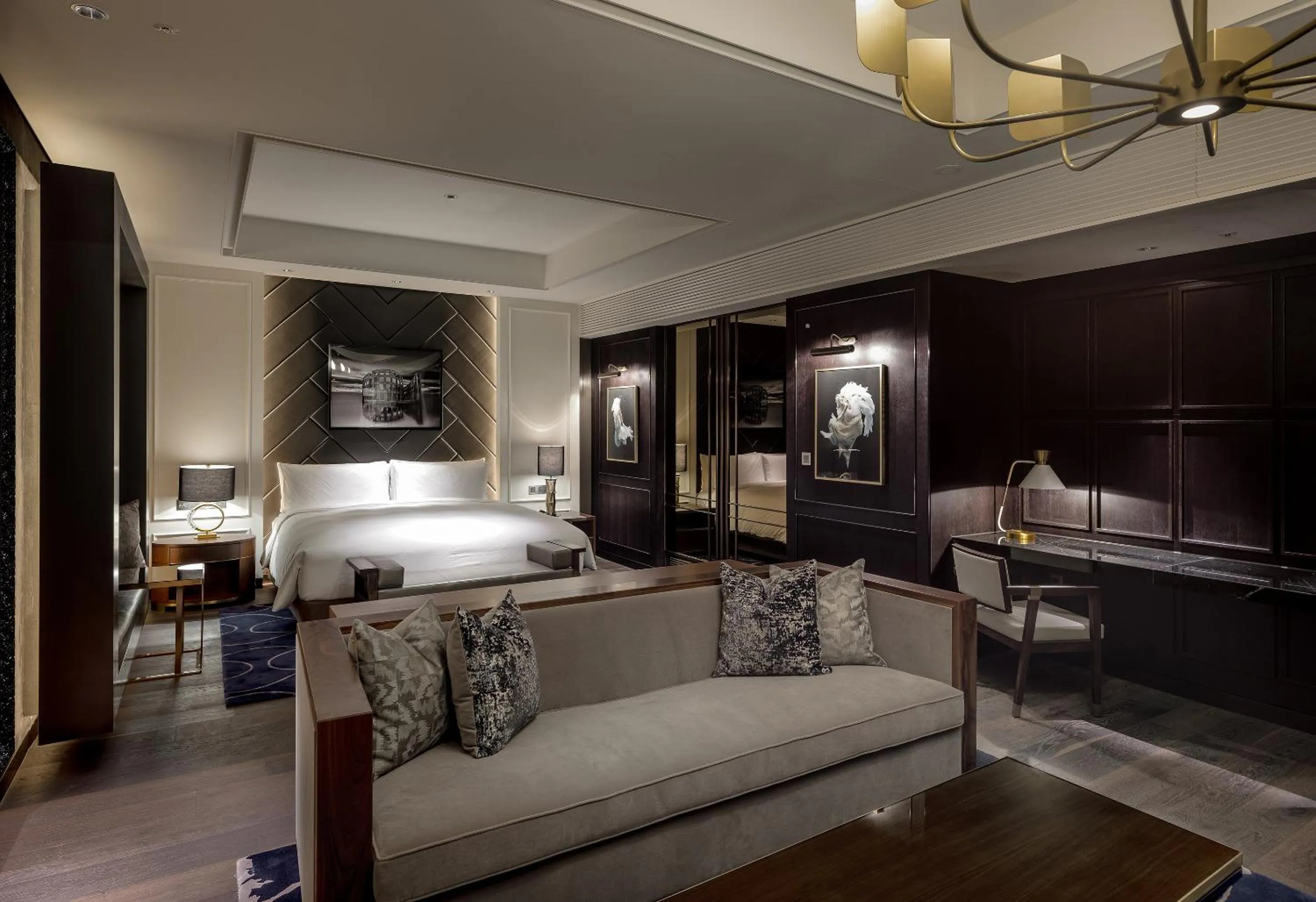 Photo of the whole room in Art Paradiso, Paradise City