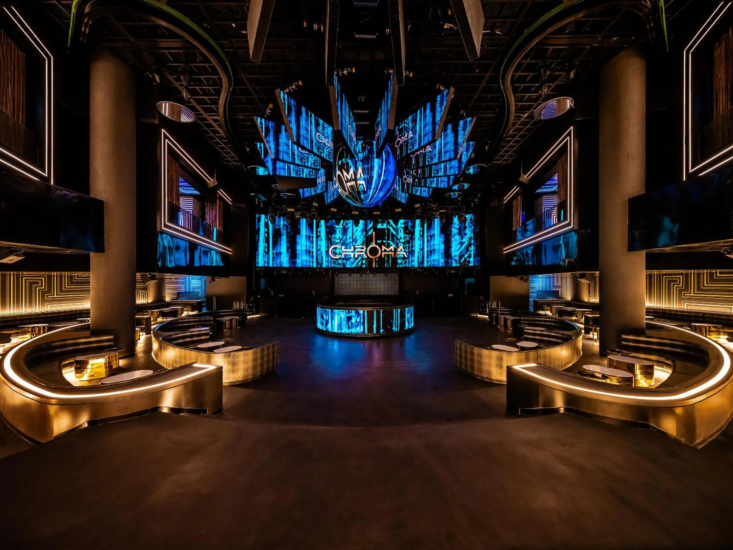 Nightclub / DJ in Art Paradiso, Paradise City