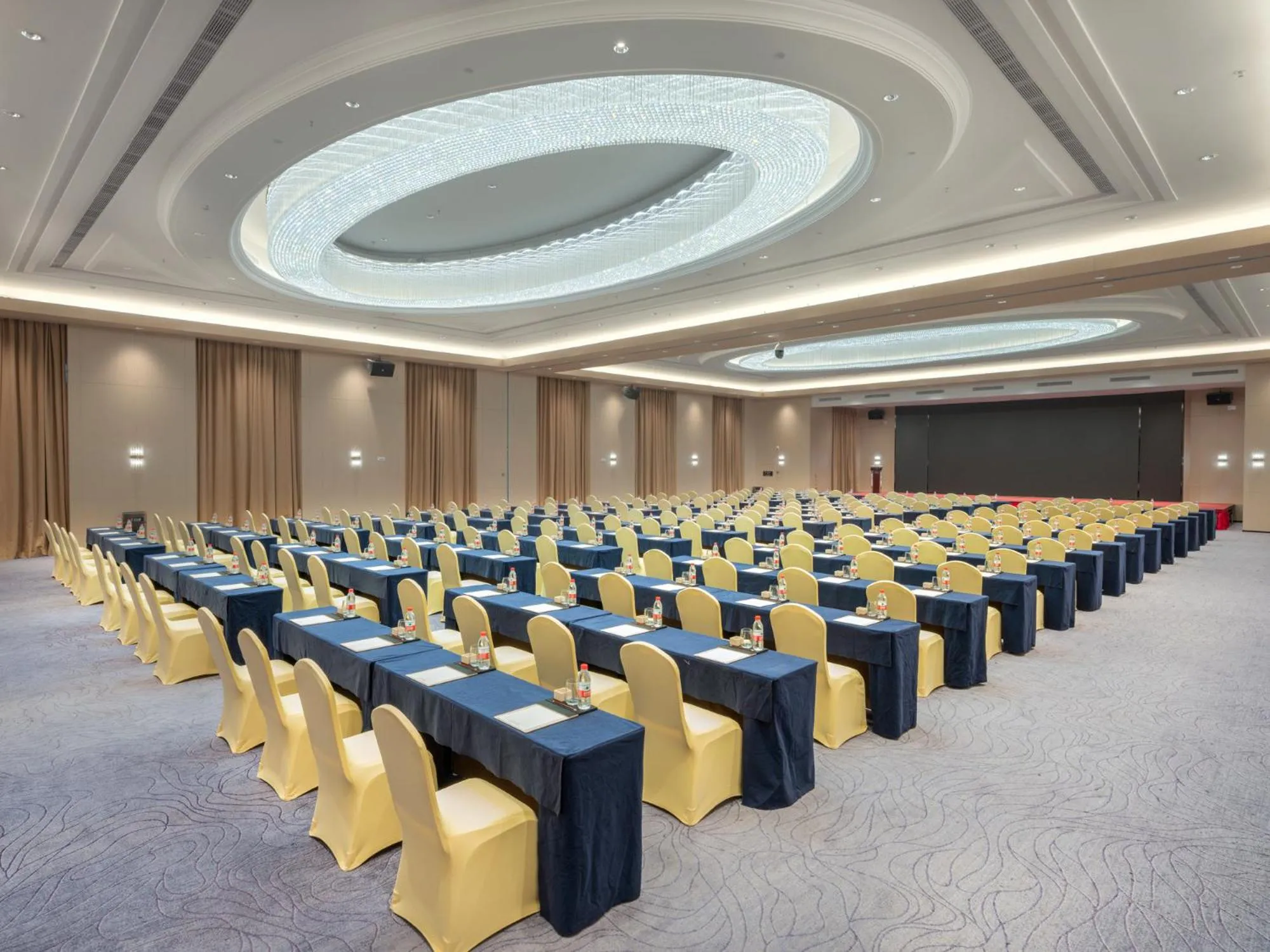 Meeting/conference room in Four Points by Sheraton Yangjiang City Center