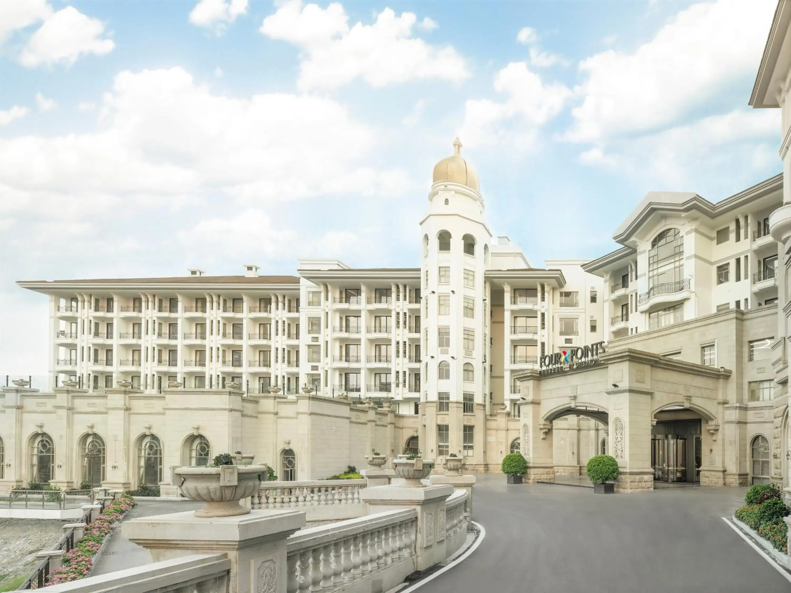 Property building in Four Points by Sheraton Yangjiang City Center Property building in Four Points by Sheraton Yangjiang City Center