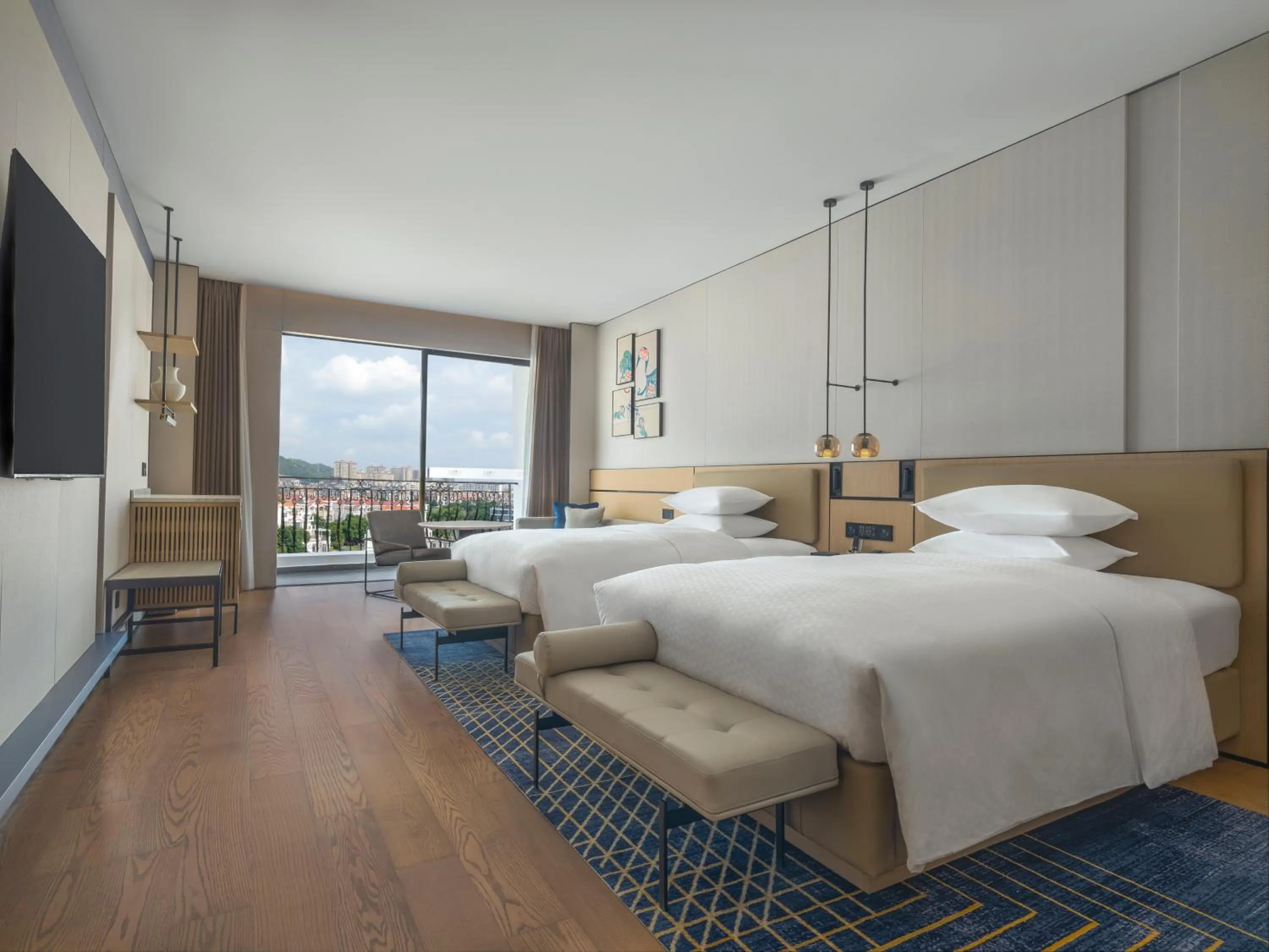 Photo of the whole room, Bed in Four Points by Sheraton Yangjiang City Center