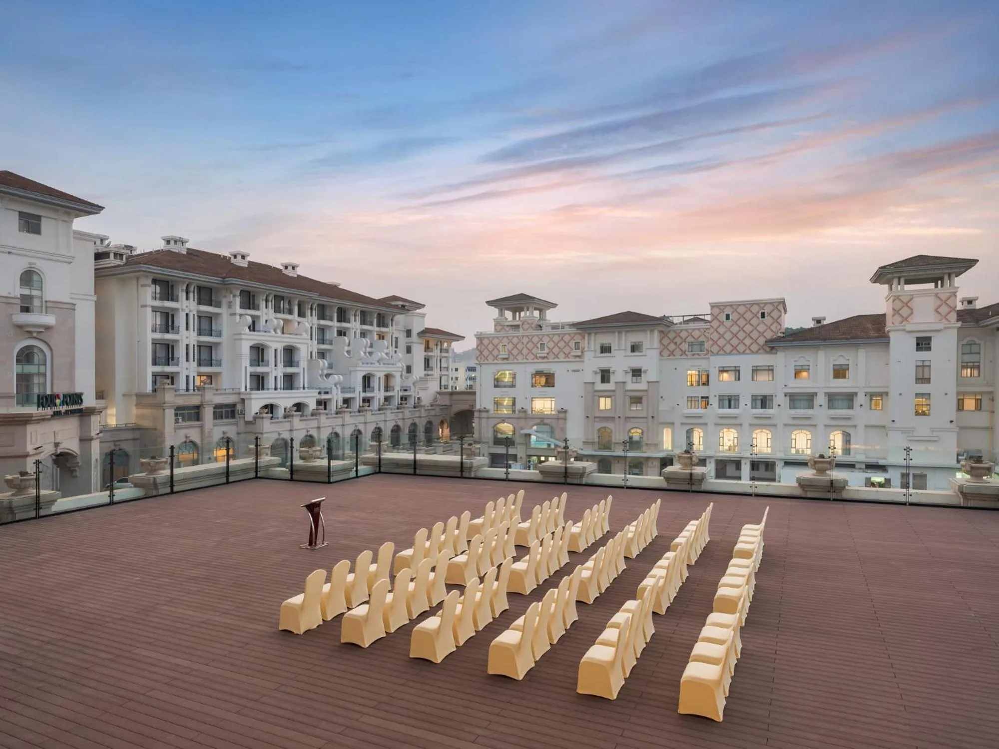 Balcony/Terrace in Four Points by Sheraton Yangjiang City Center