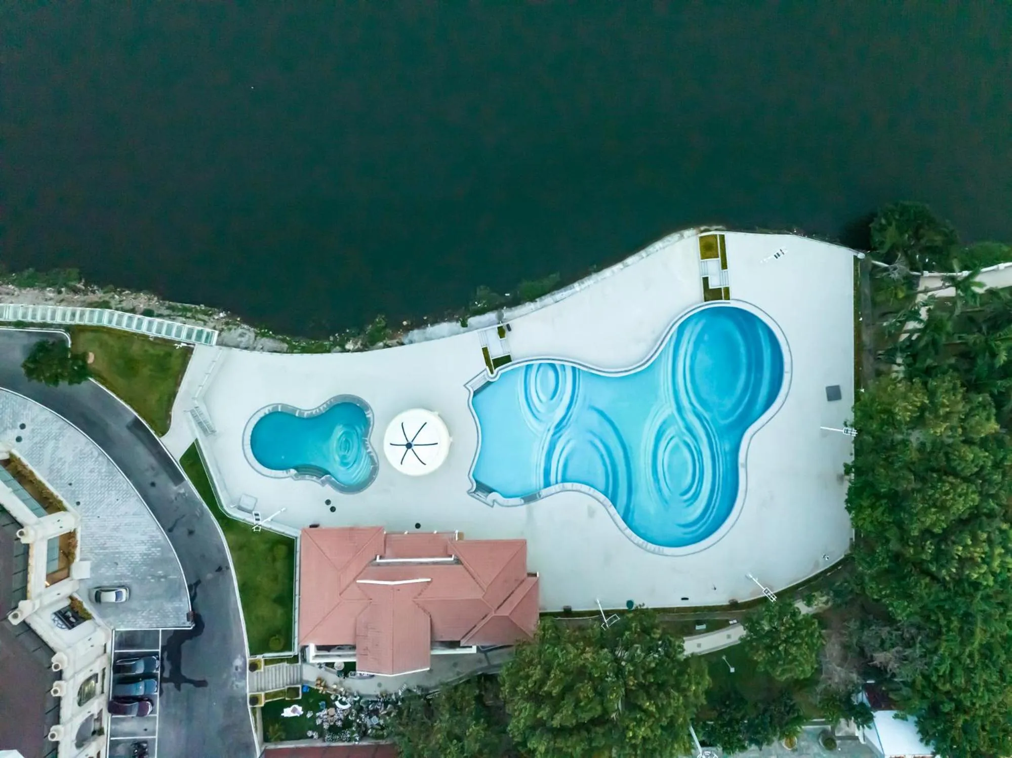 Swimming pool in Four Points by Sheraton Yangjiang City Center