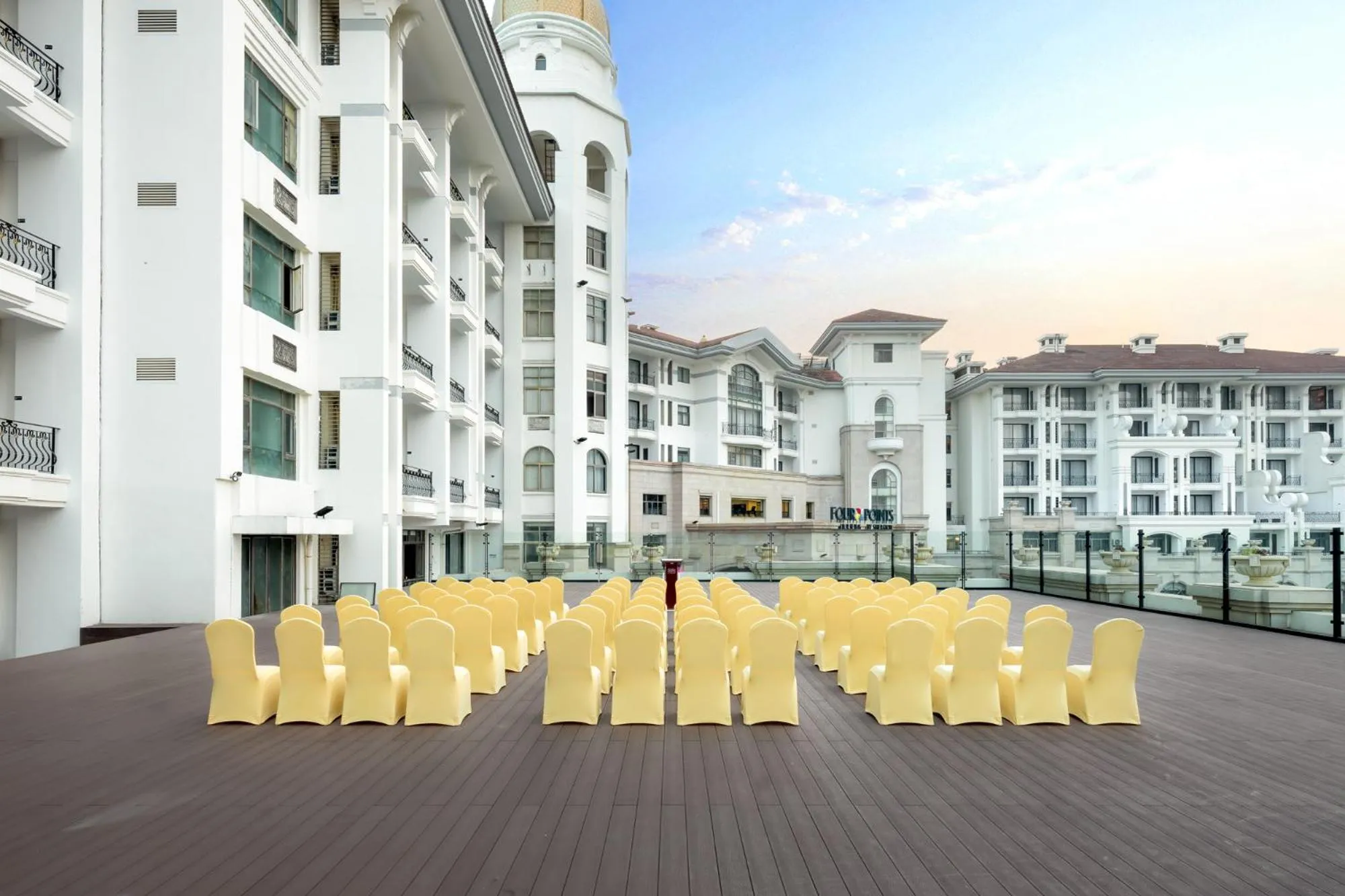 Meeting/conference room in Four Points by Sheraton Yangjiang City Center