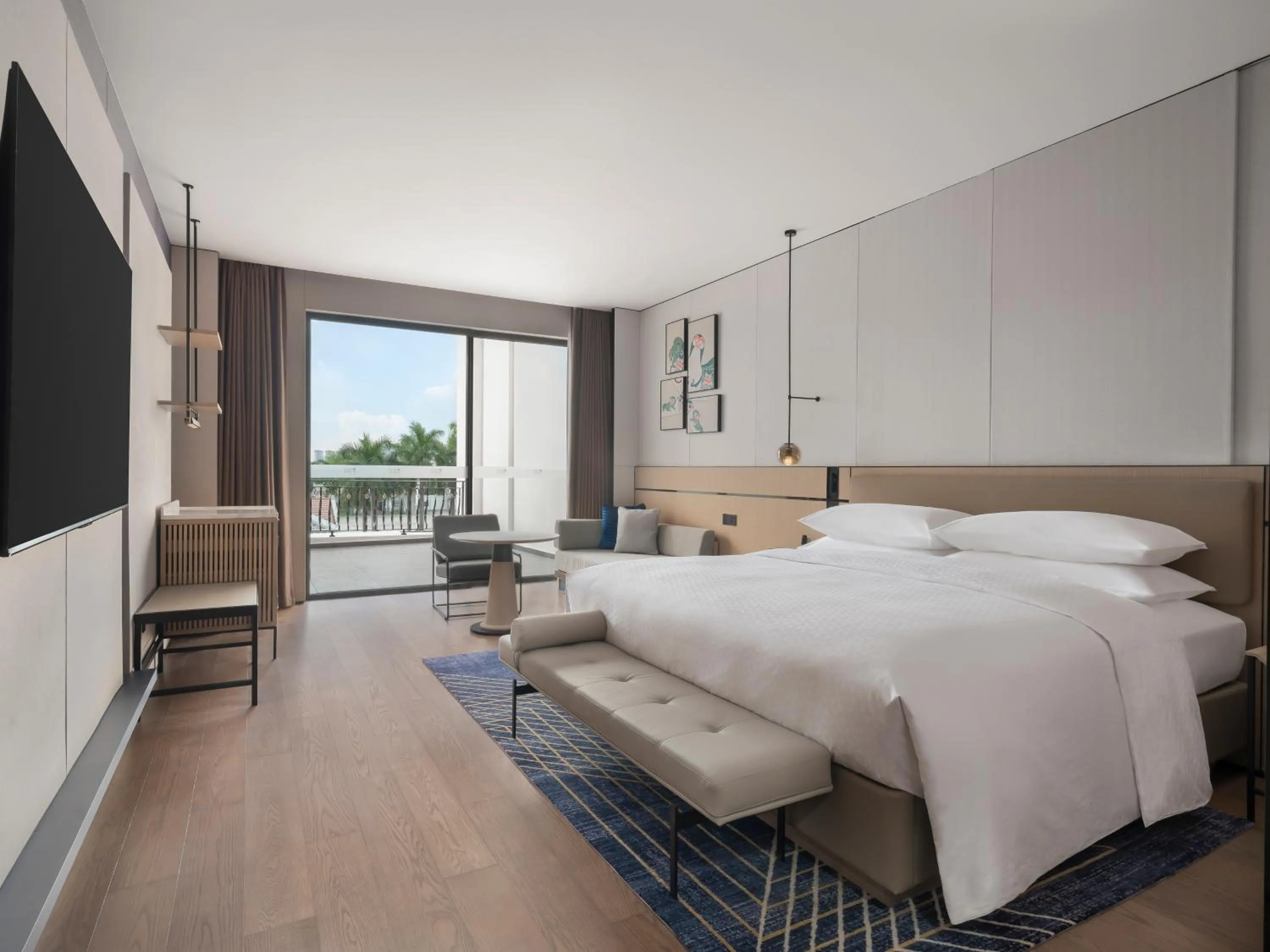 Photo of the whole room, Bed in Four Points by Sheraton Yangjiang City Center