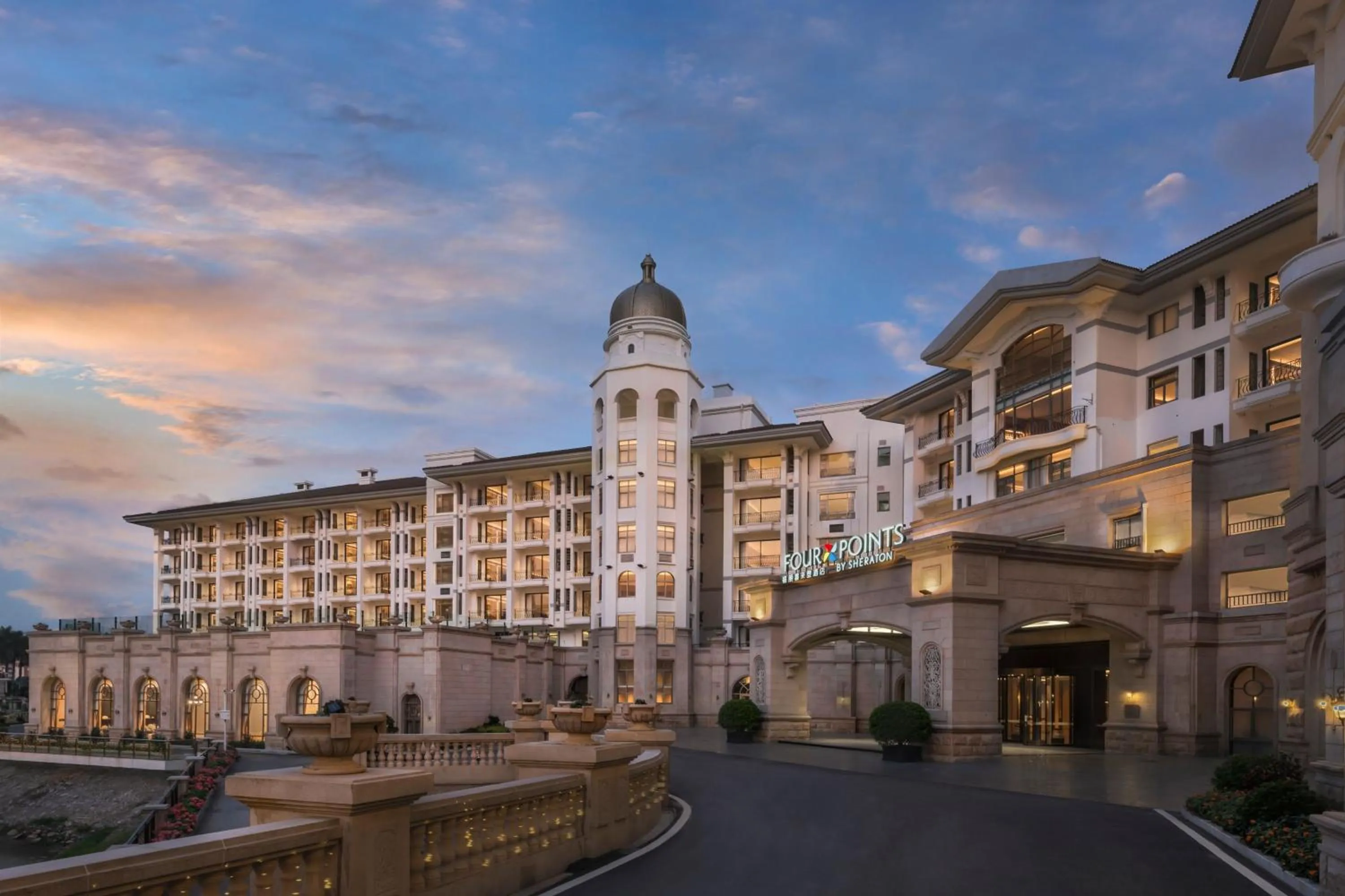 Property building in Four Points by Sheraton Yangjiang City Center