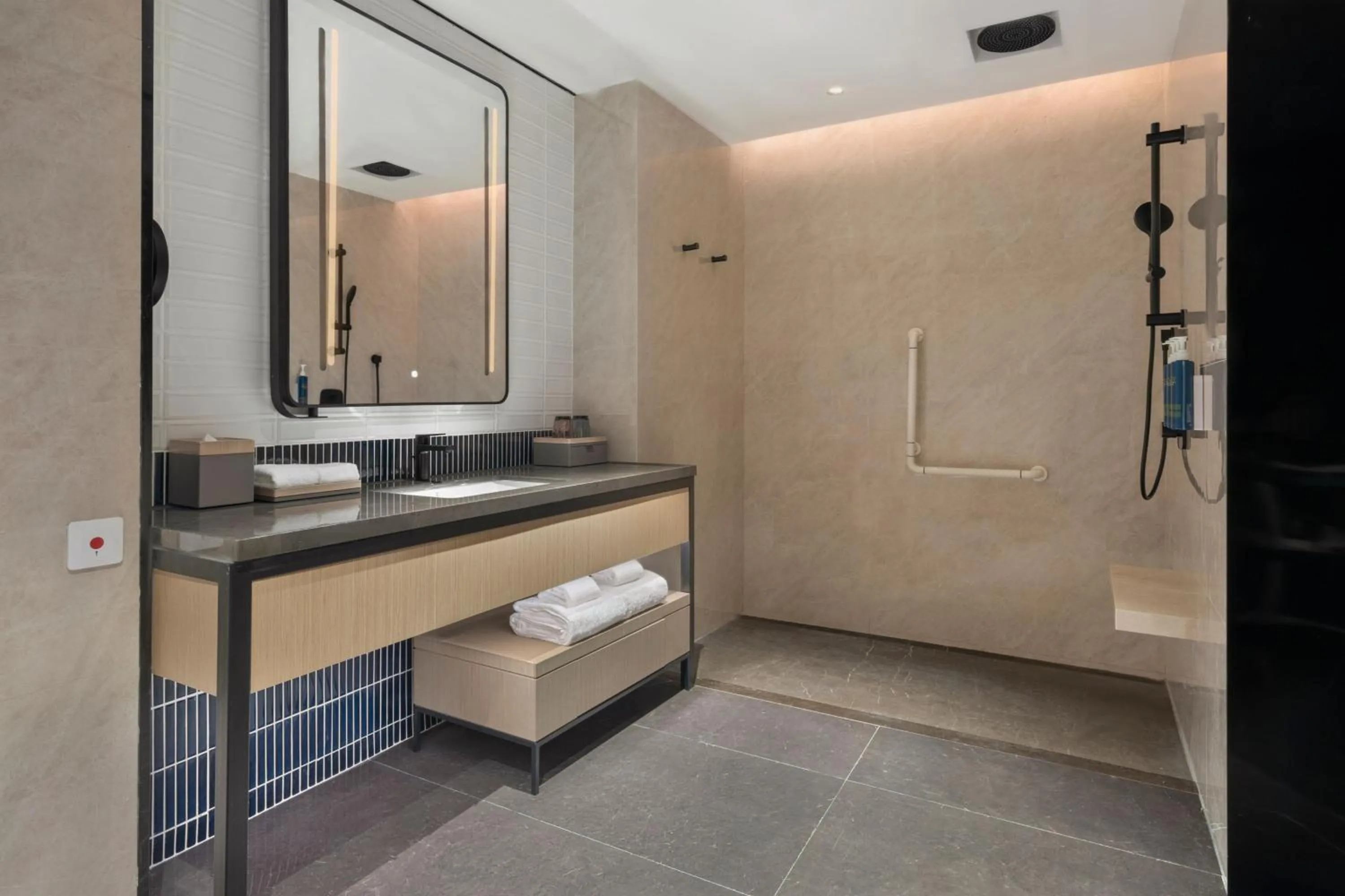 Bathroom in Four Points by Sheraton Yangjiang City Center