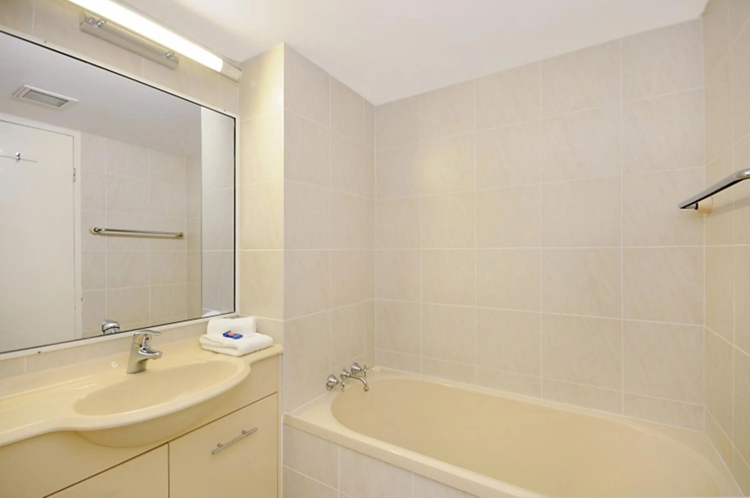 Bathroom in Surfers Beach Holiday Apartments