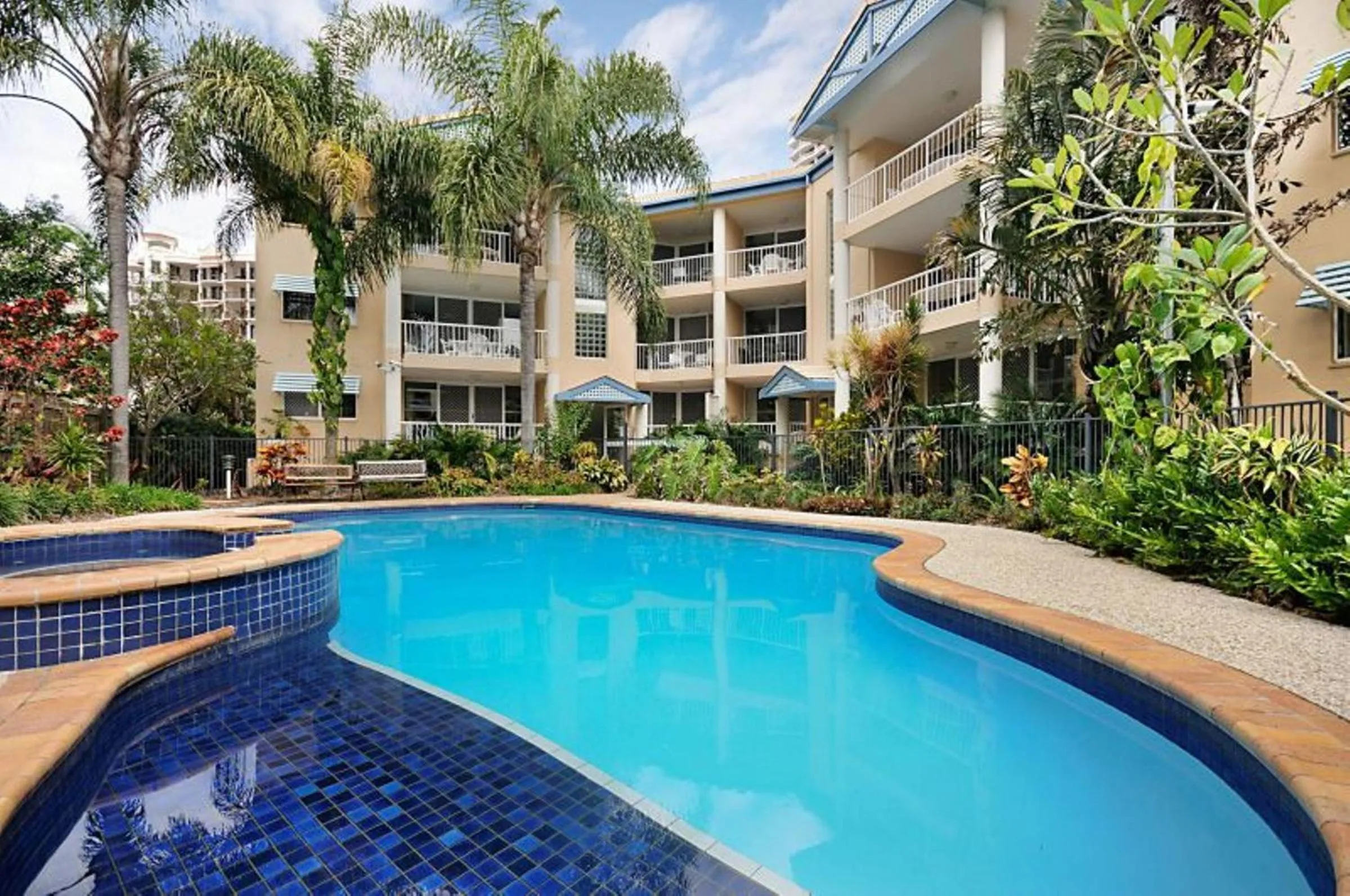 Swimming pool in Surfers Beach Holiday Apartments