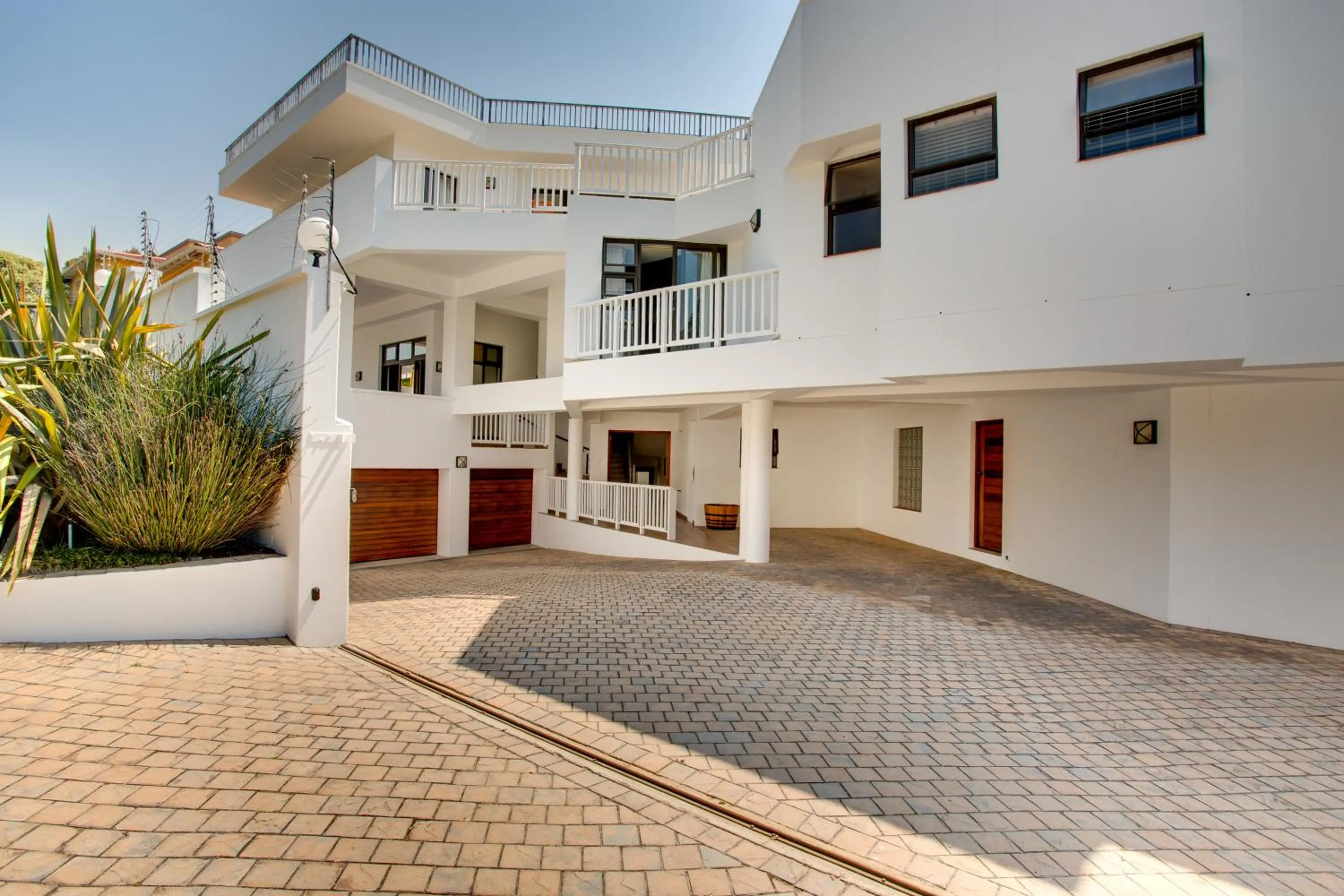 Limoni Luxury Suites