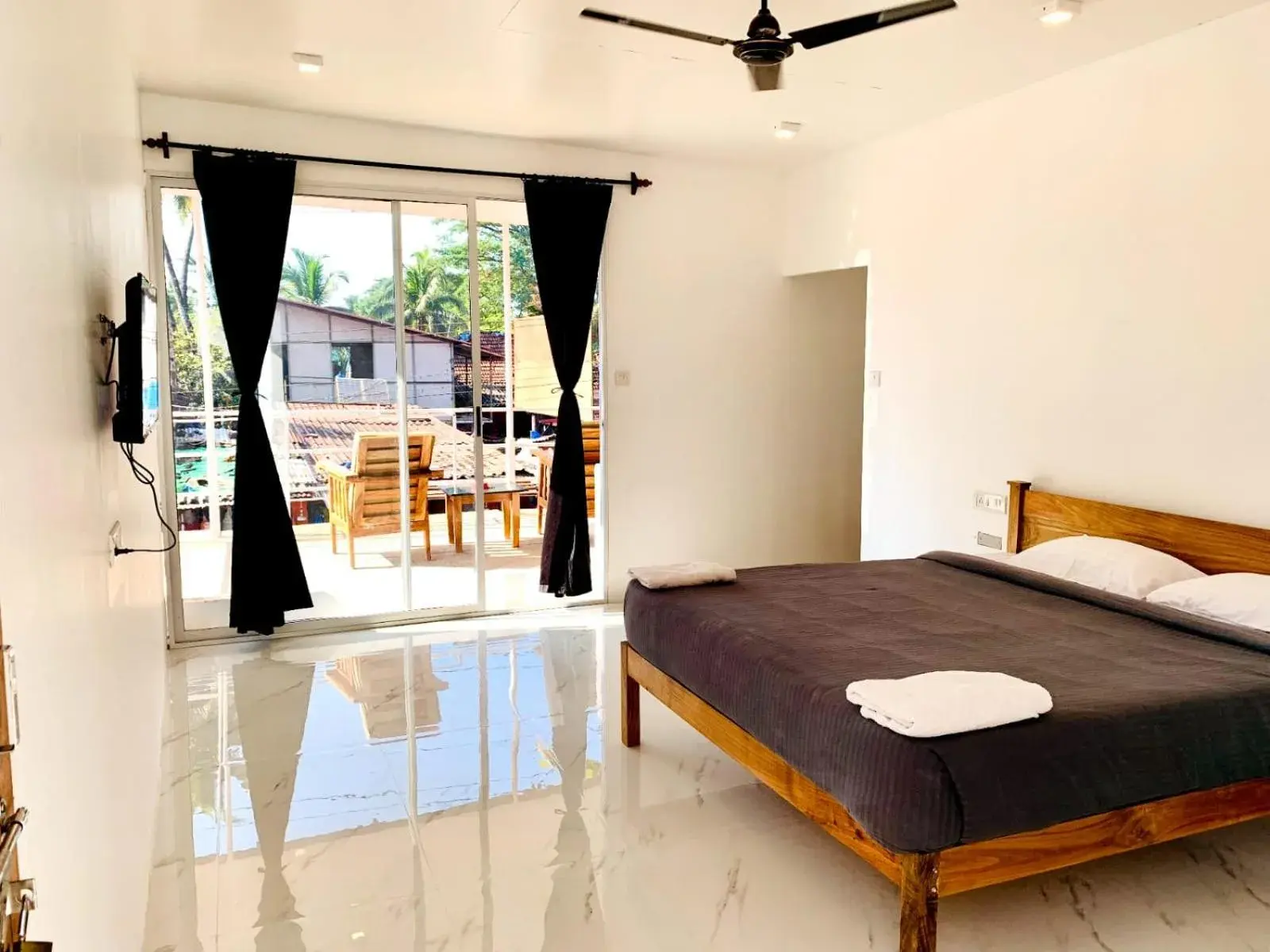 Bed in Crystall Goa, Onyx Edition Bed in Crystall Goa, Onyx Edition