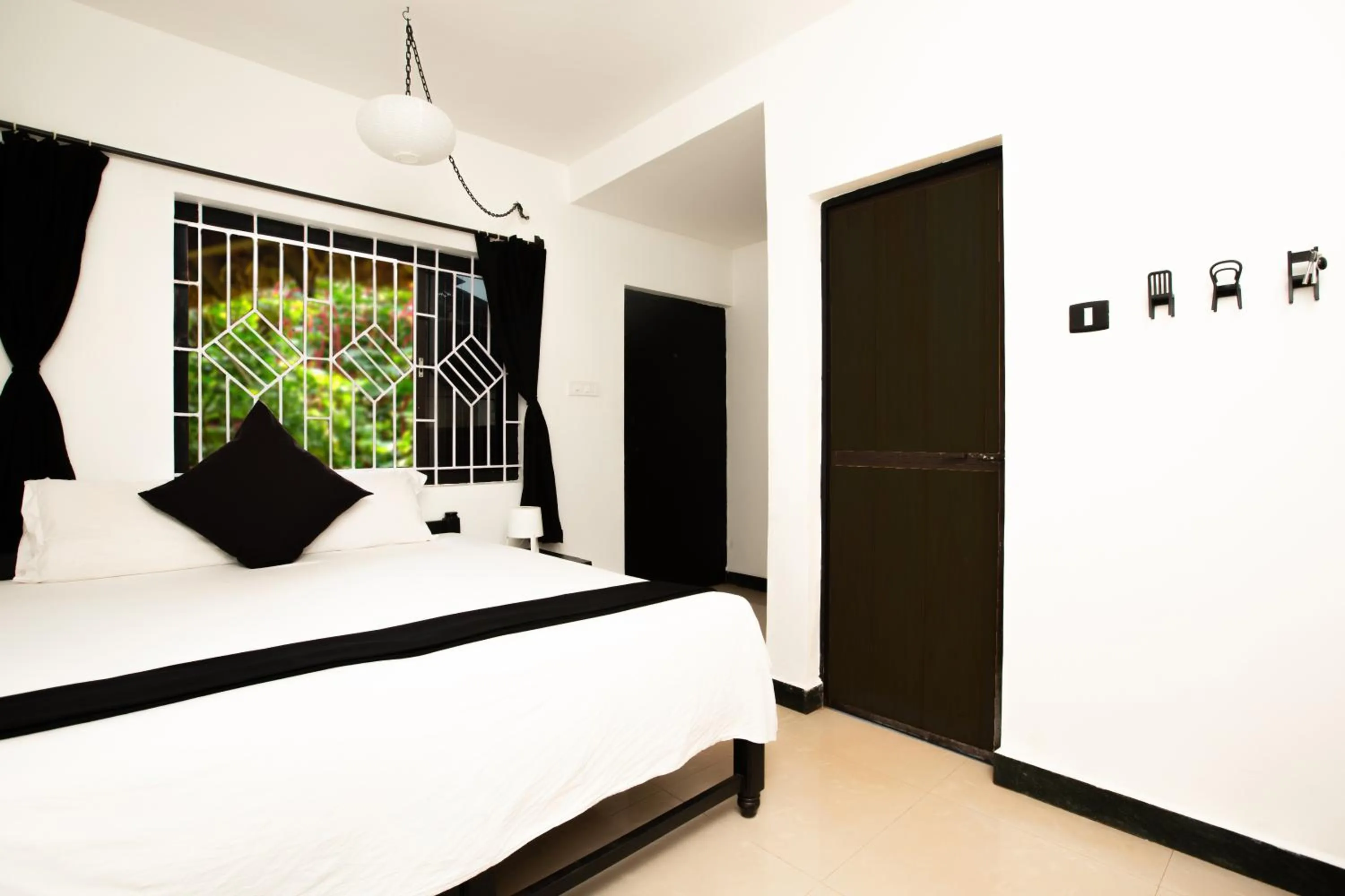 Bed in Crystall Goa, Onyx Edition