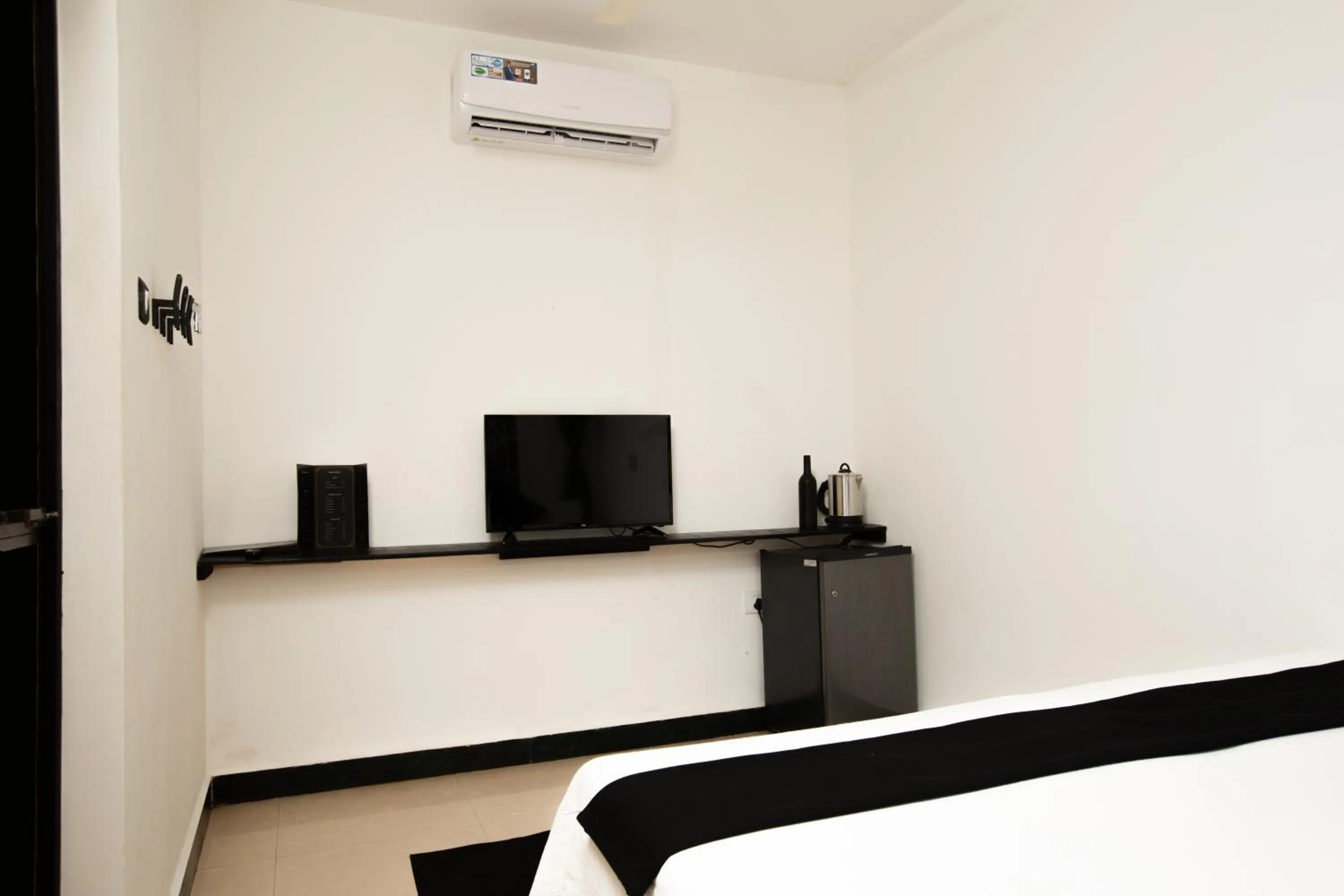 TV and multimedia, Bed in Crystall Goa, Onyx Edition