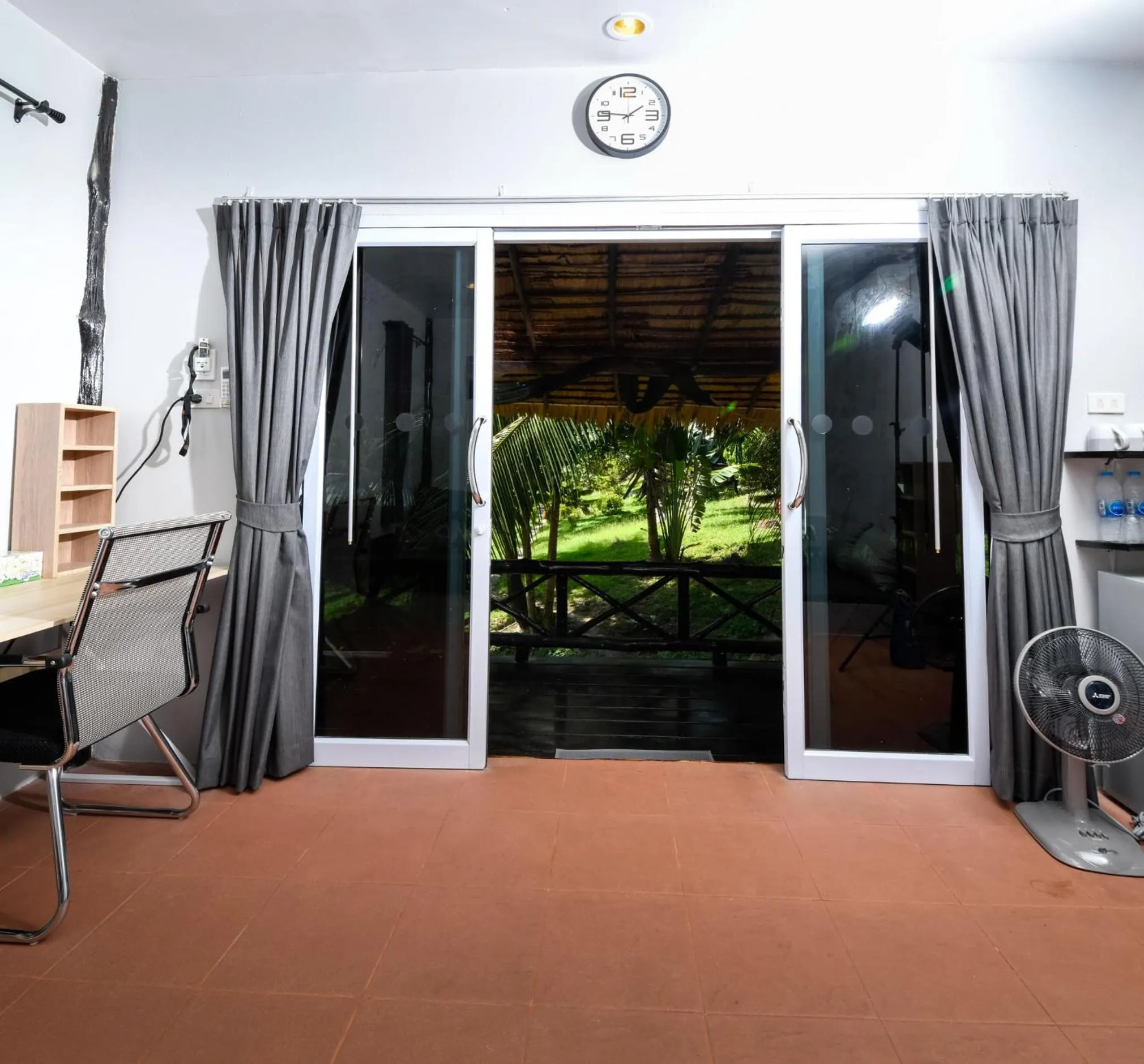 Patio in Shiralea Backpackers Resort