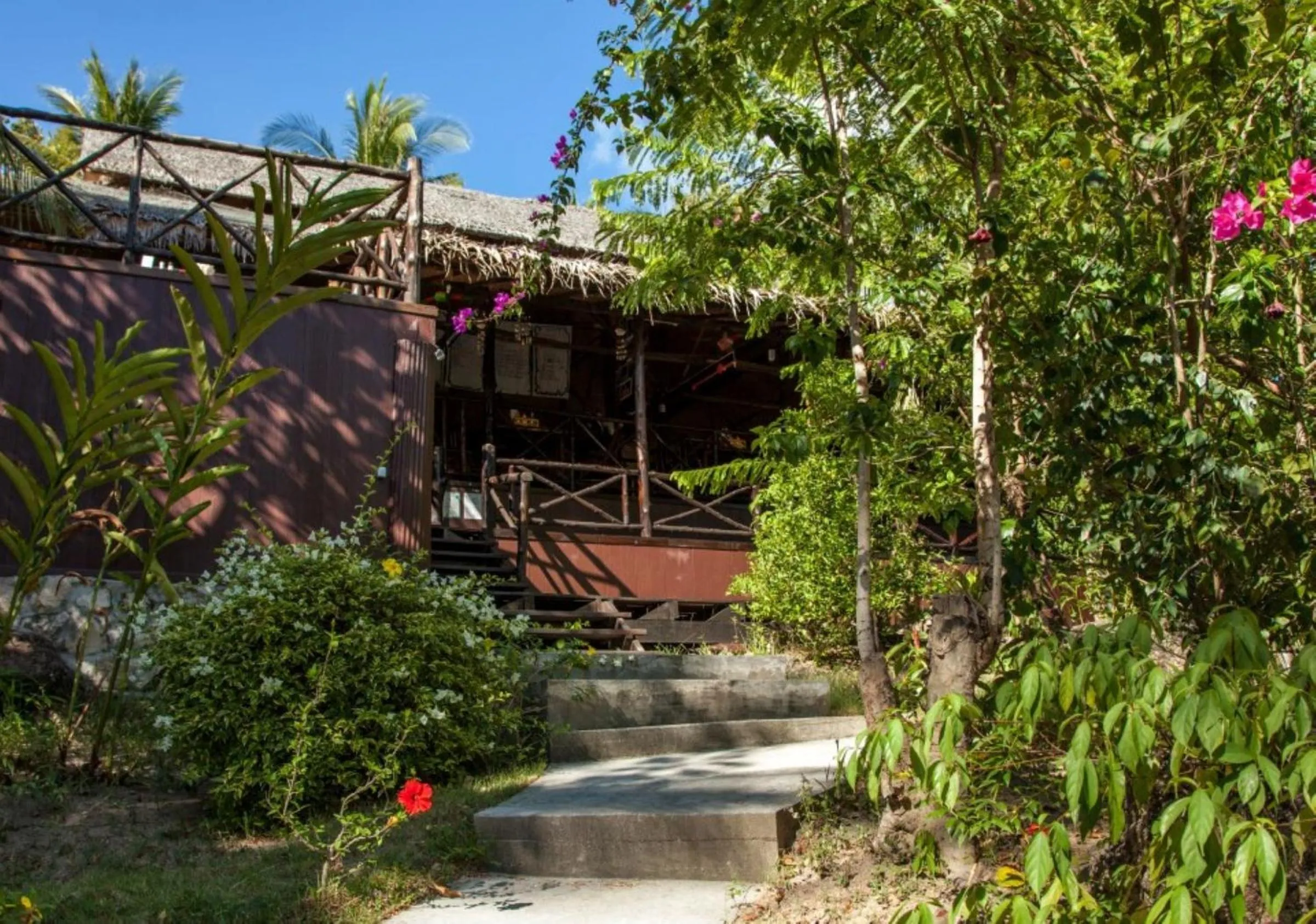 Restaurant/places to eat in Shiralea Backpackers Resort