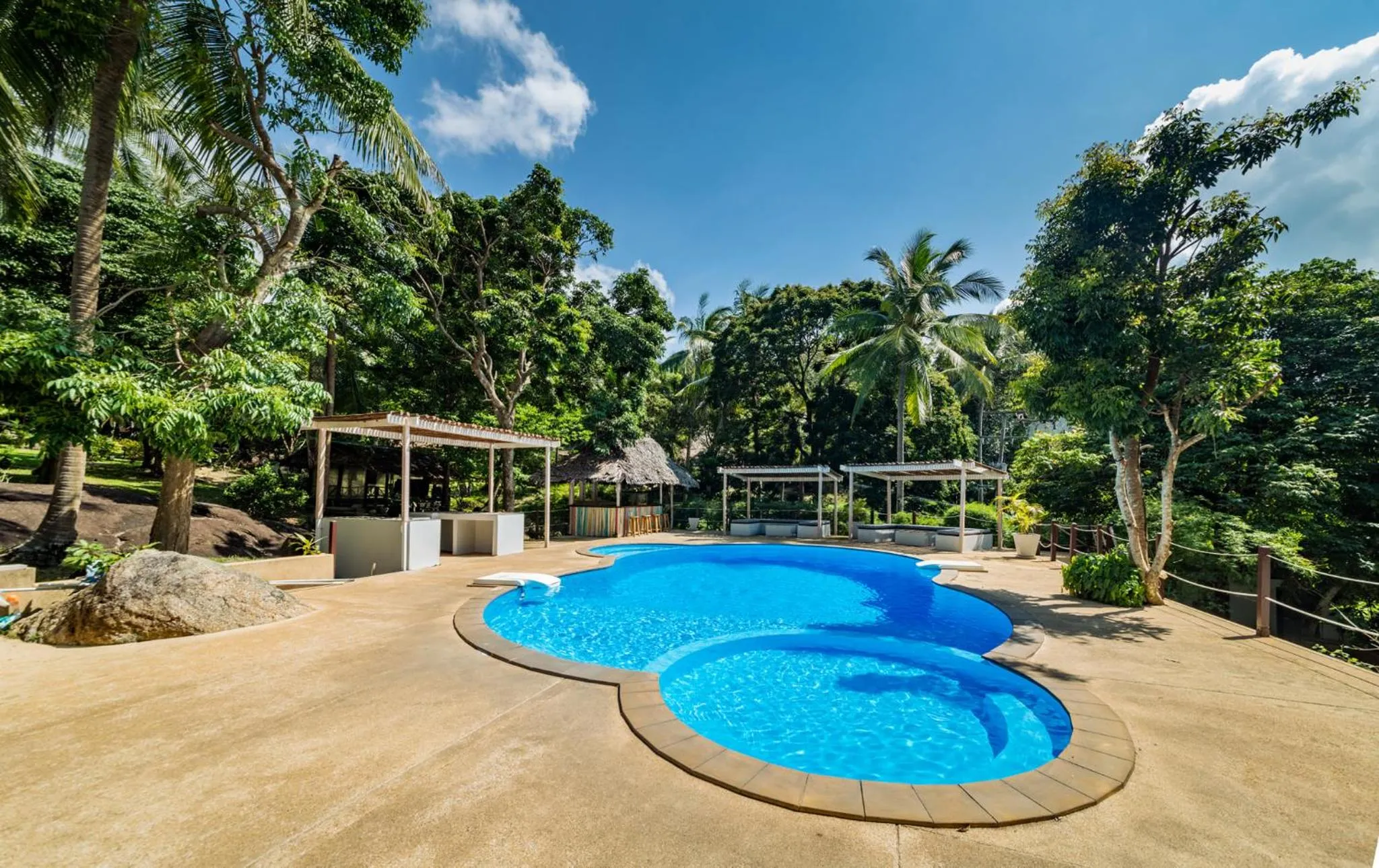 Swimming pool in Shiralea Backpackers Resort